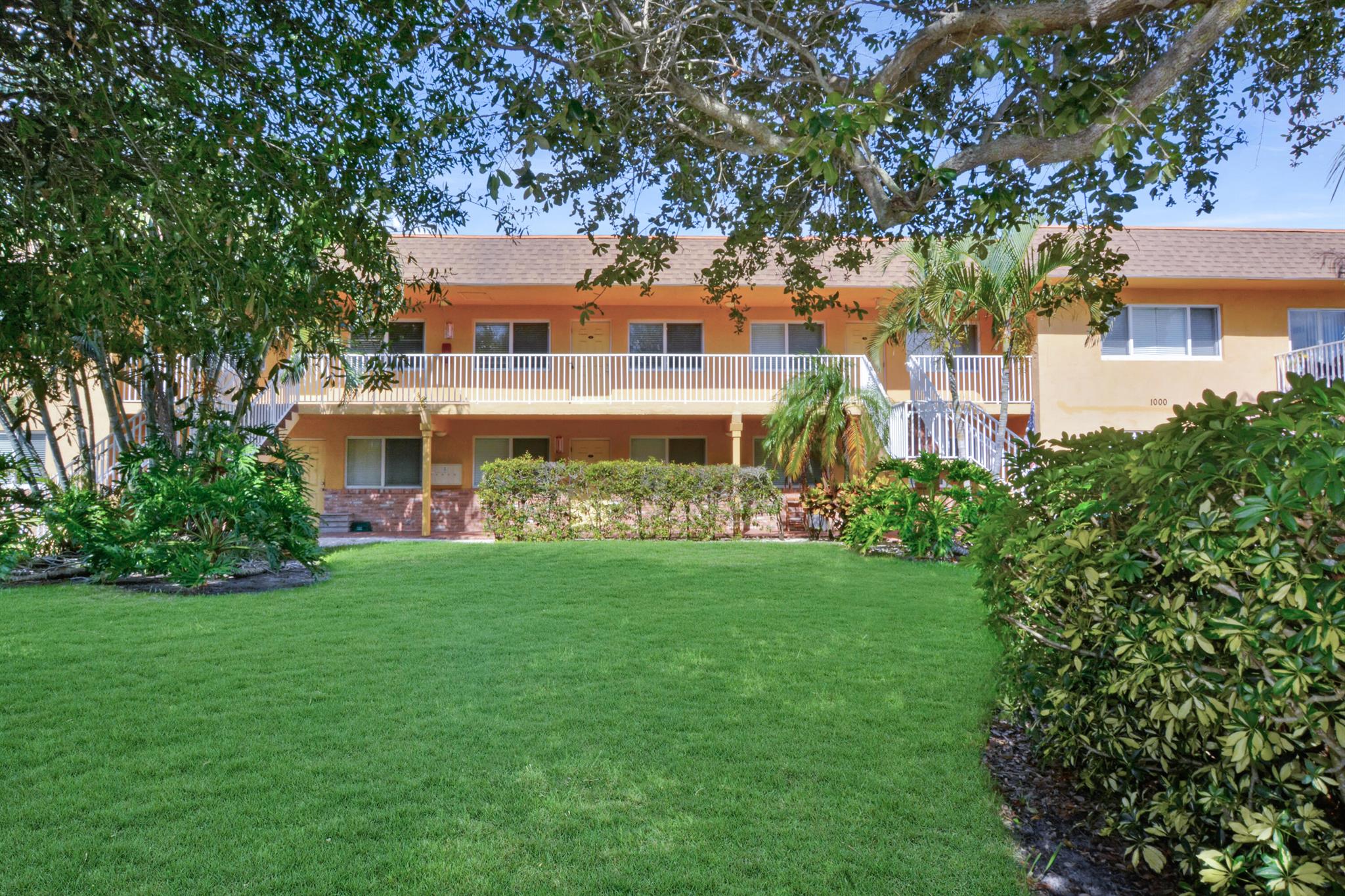 Beautiful one-bedroom, one-bath apartment featuring tiled floors throughout. This unit includes high-impact windows, a spacious walk-in closet, and is conveniently located within walking distance to the beach and close to Atlantic Avenue.