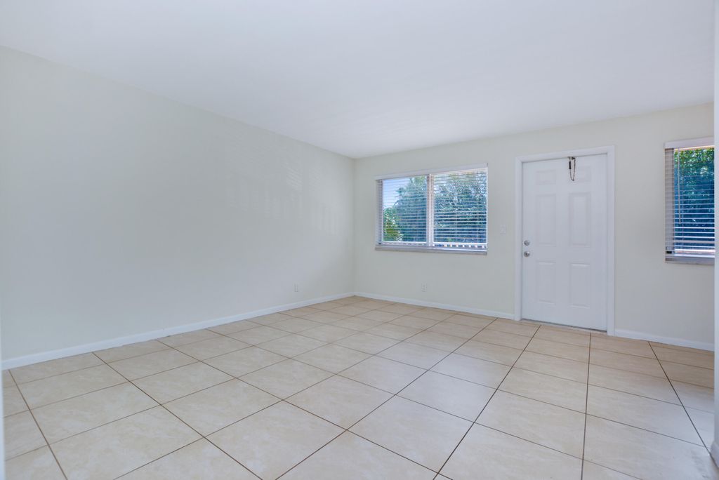 Photo of 1000 NE 9th Avenue #4, Delray Beach, FL 33483 (MLS # R11050907)