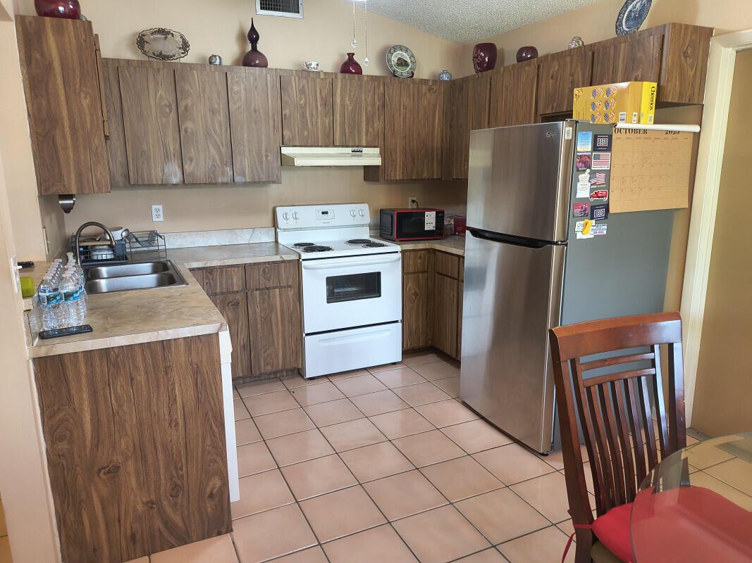 PALM BEACH FARMS CO 7 - Residential