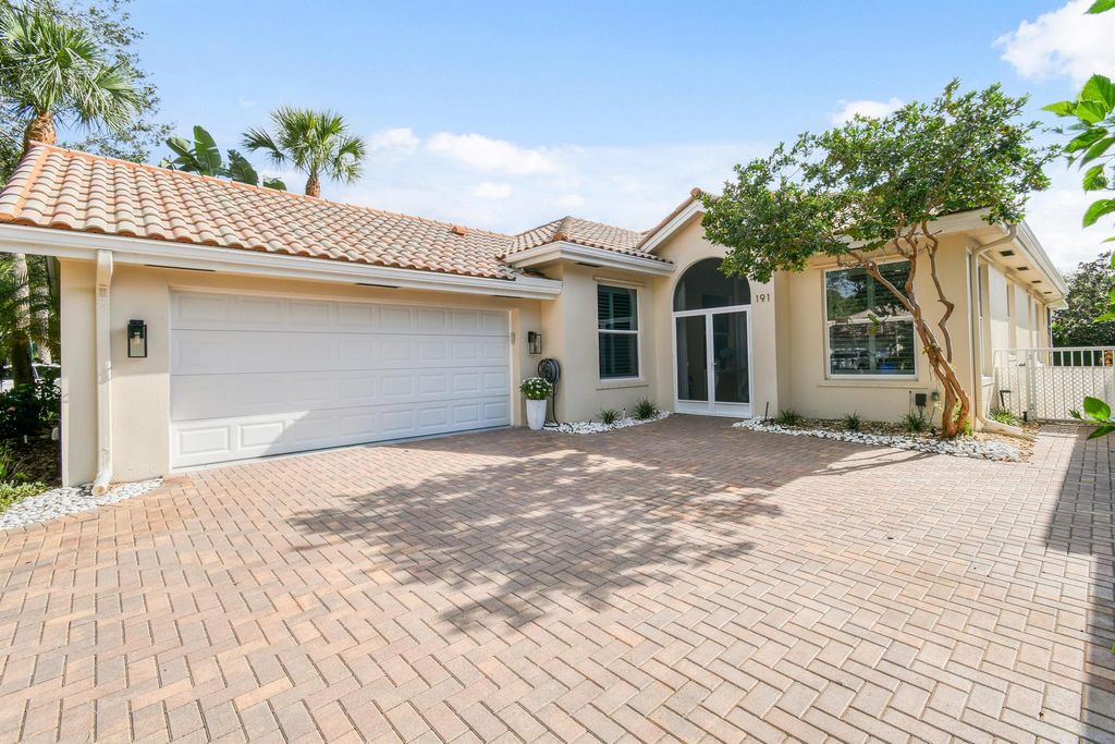 Photo of 191 Hampton Circle, Jupiter, FL 33458 (MLS # R11016476)