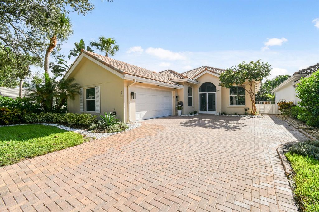 Photo of 191 Hampton Circle, Jupiter, FL 33458 (MLS # R11016476)