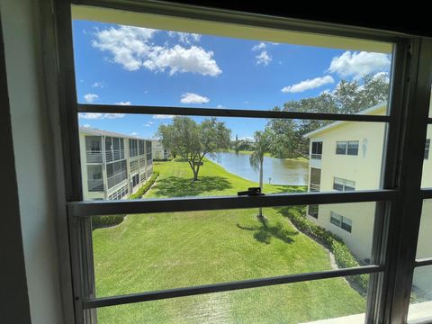 Condominium in Boca Raton FL 32 Dorset A 20.jpg