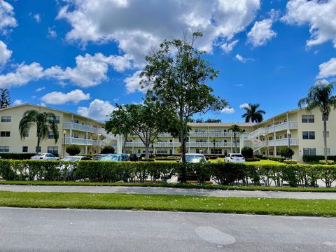 Condominium in Boca Raton FL 32 Dorset A 1.jpg