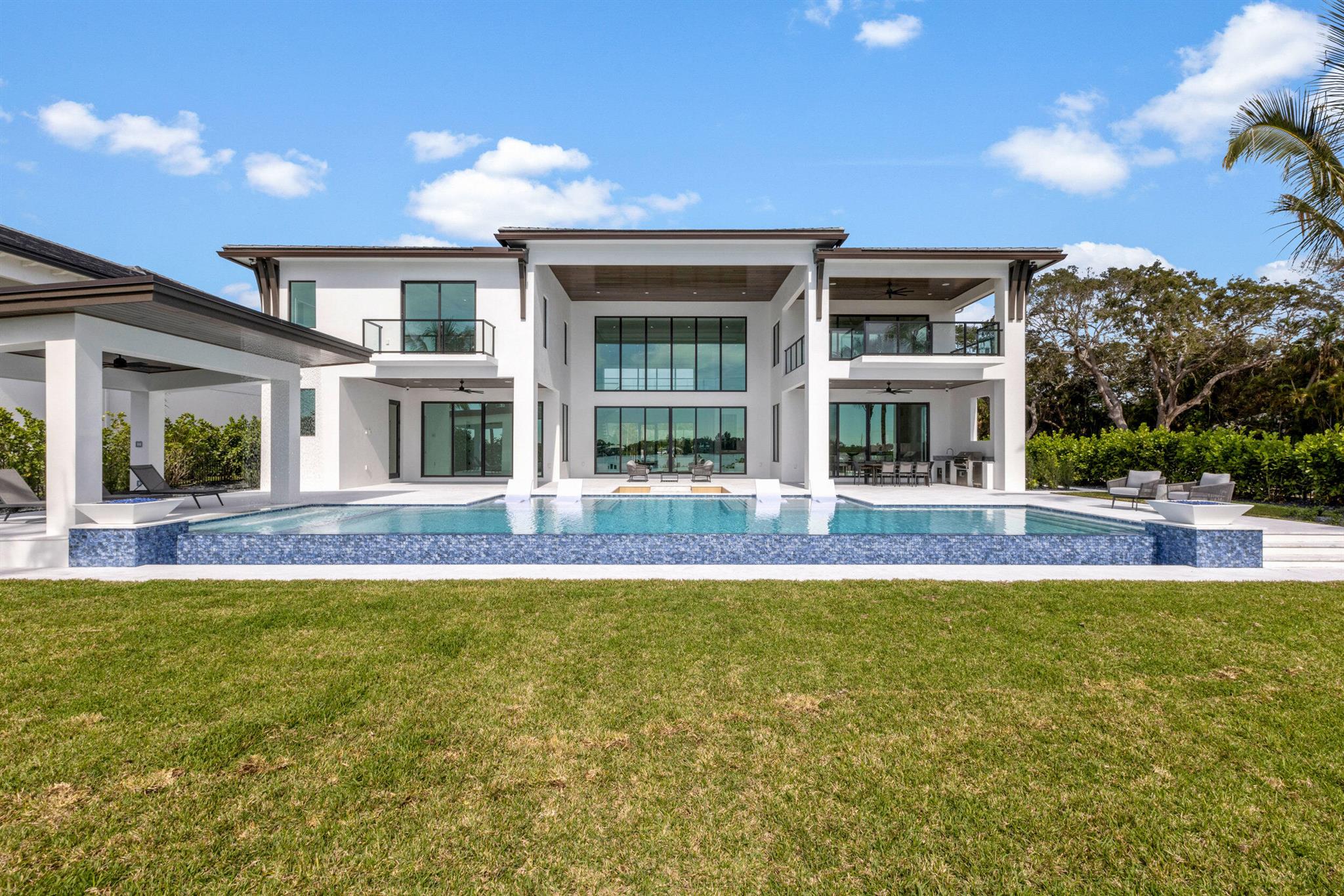 RIVERSIDE ON THE LOXAHATC - Residential