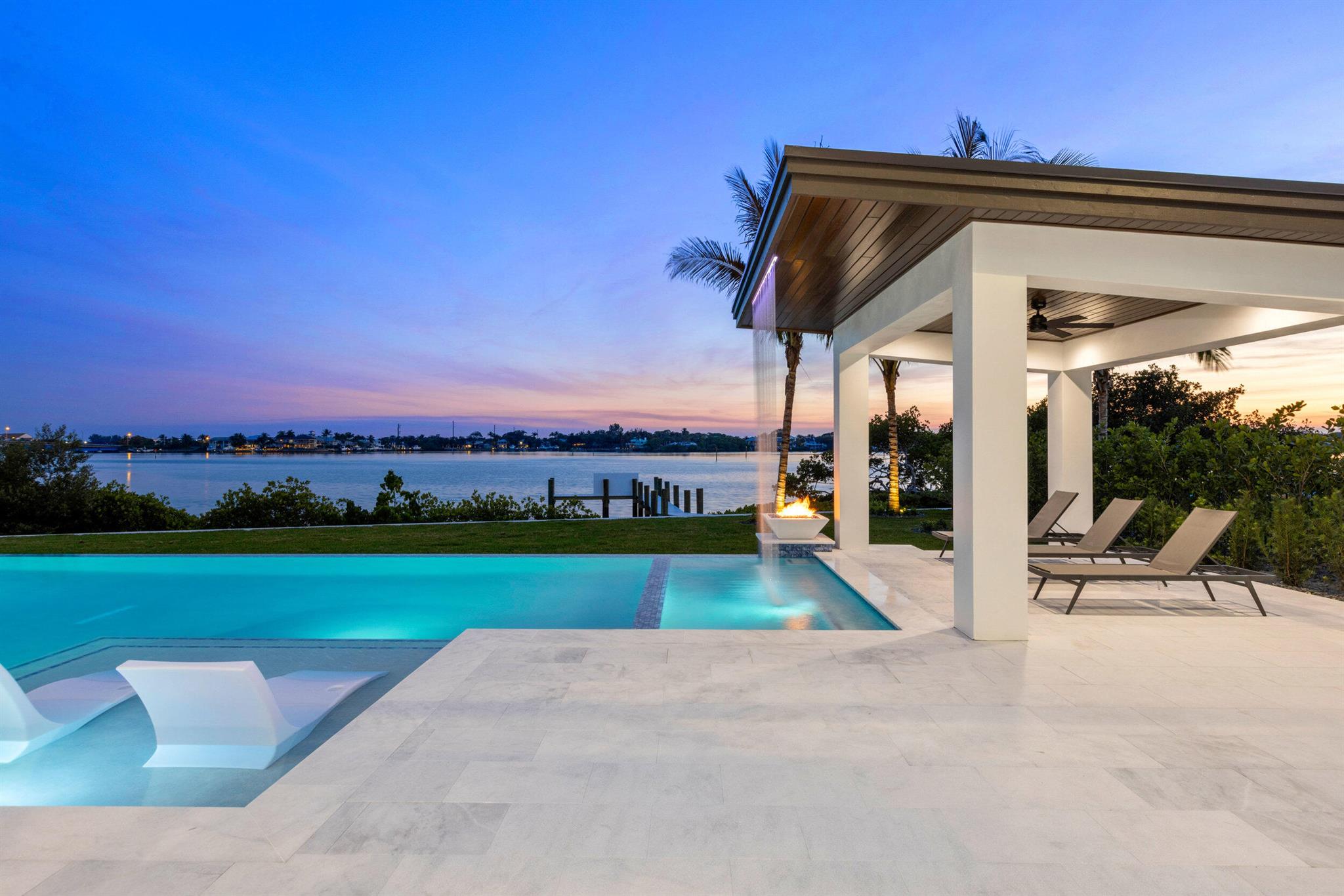 RIVERSIDE ON THE LOXAHATC - Residential