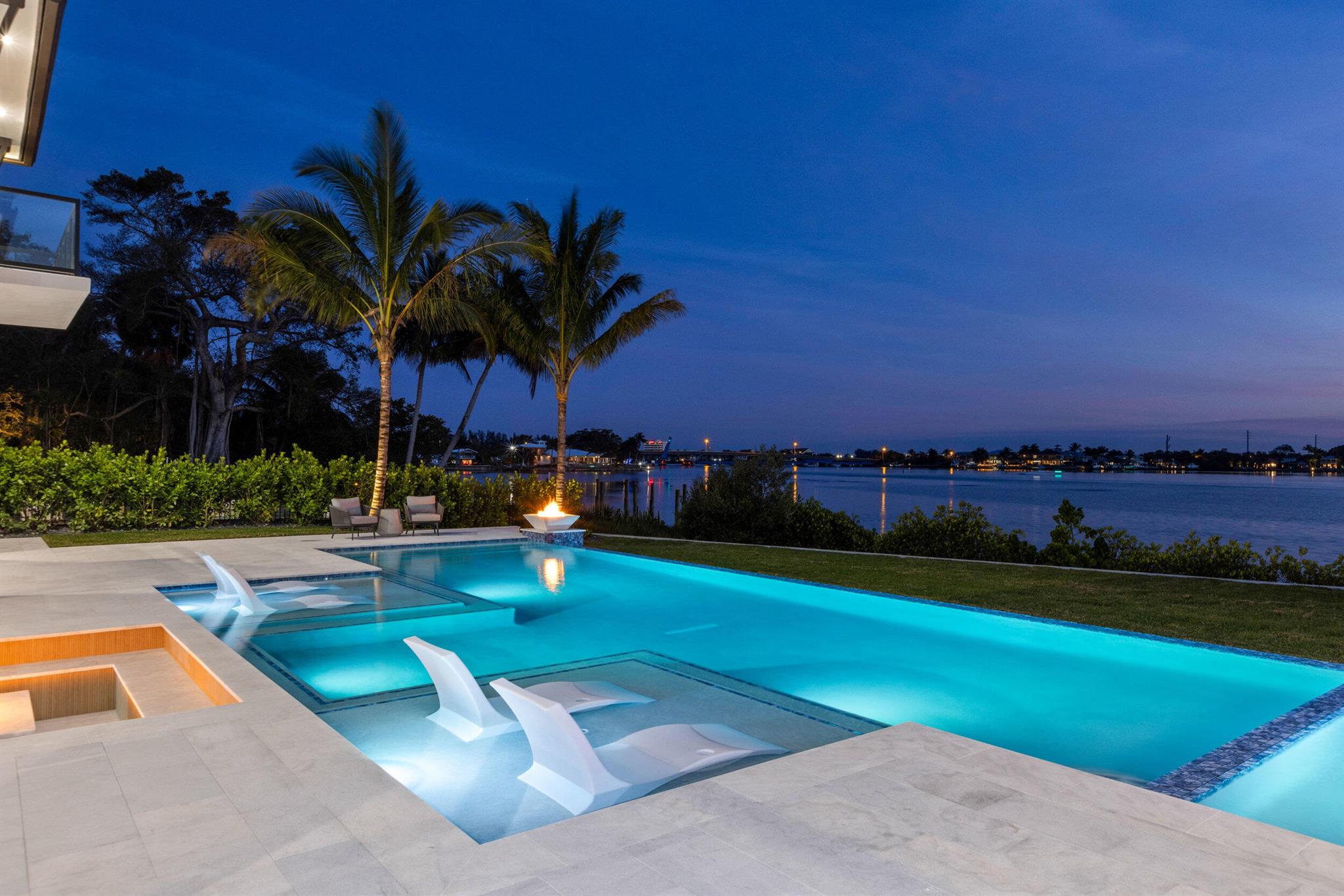 RIVERSIDE ON THE LOXAHATC - Residential