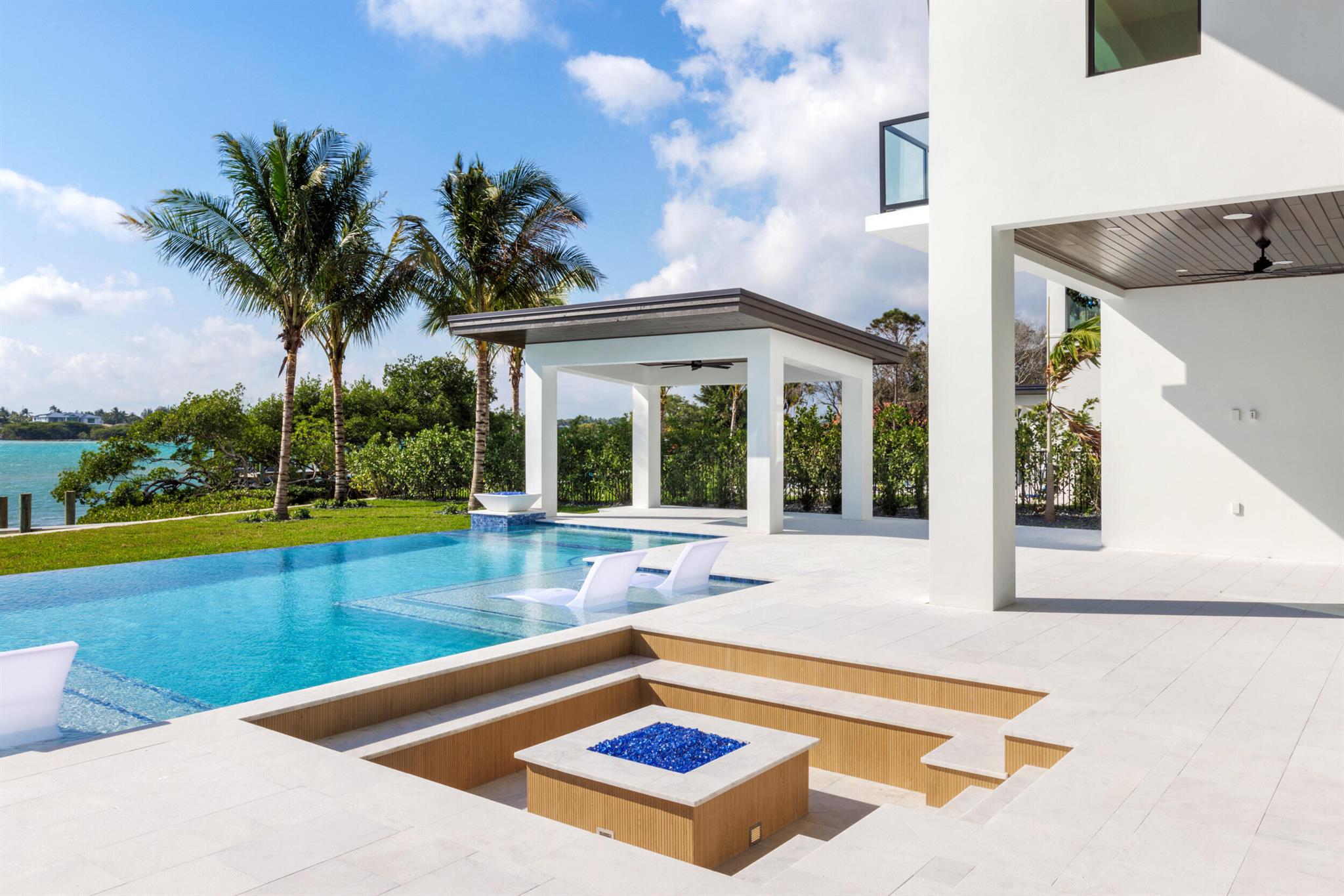 RIVERSIDE ON THE LOXAHATC - Residential