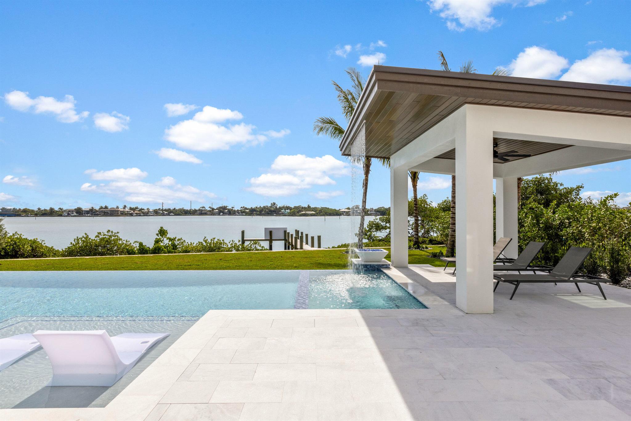 RIVERSIDE ON THE LOXAHATC - Residential