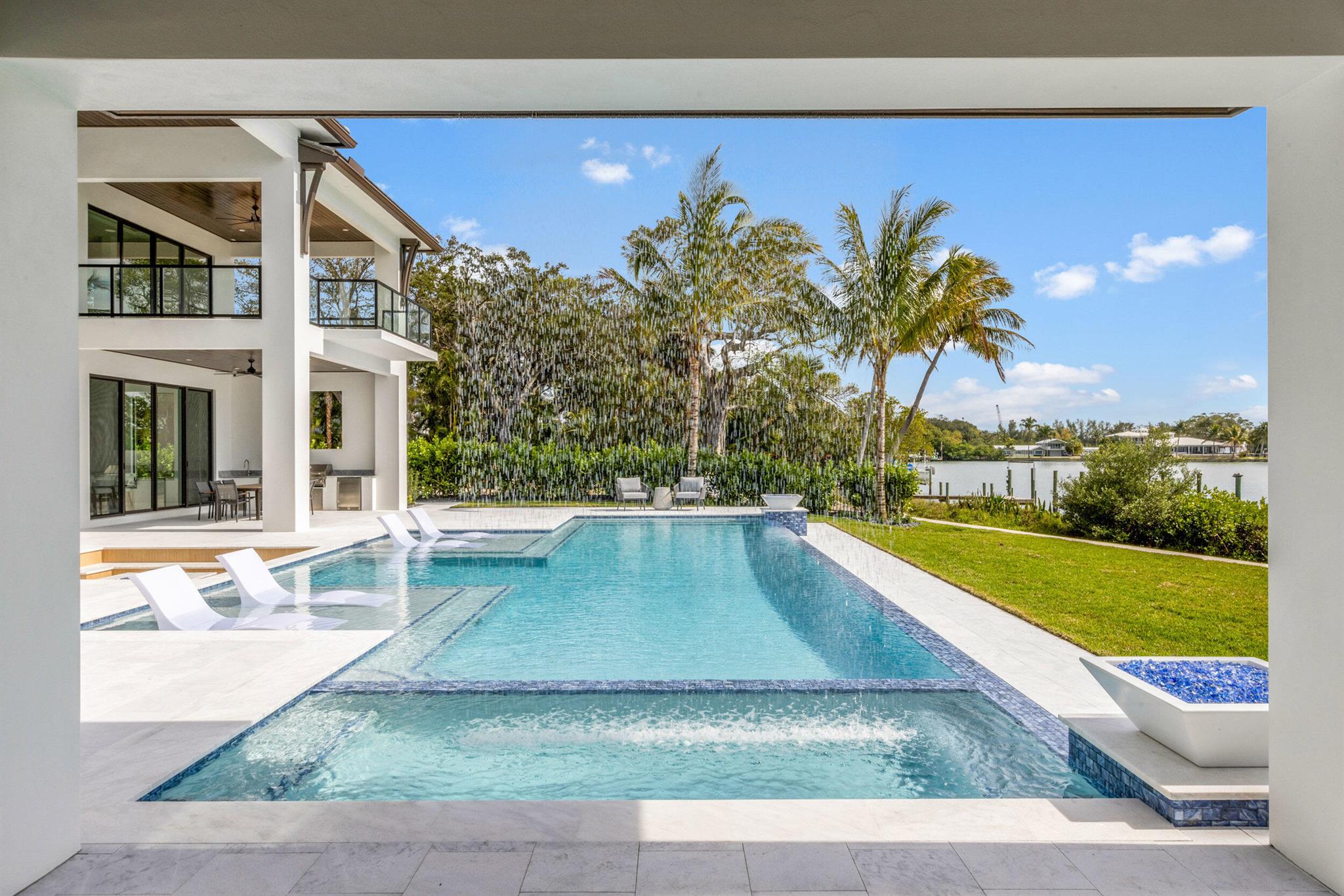 RIVERSIDE ON THE LOXAHATC - Residential