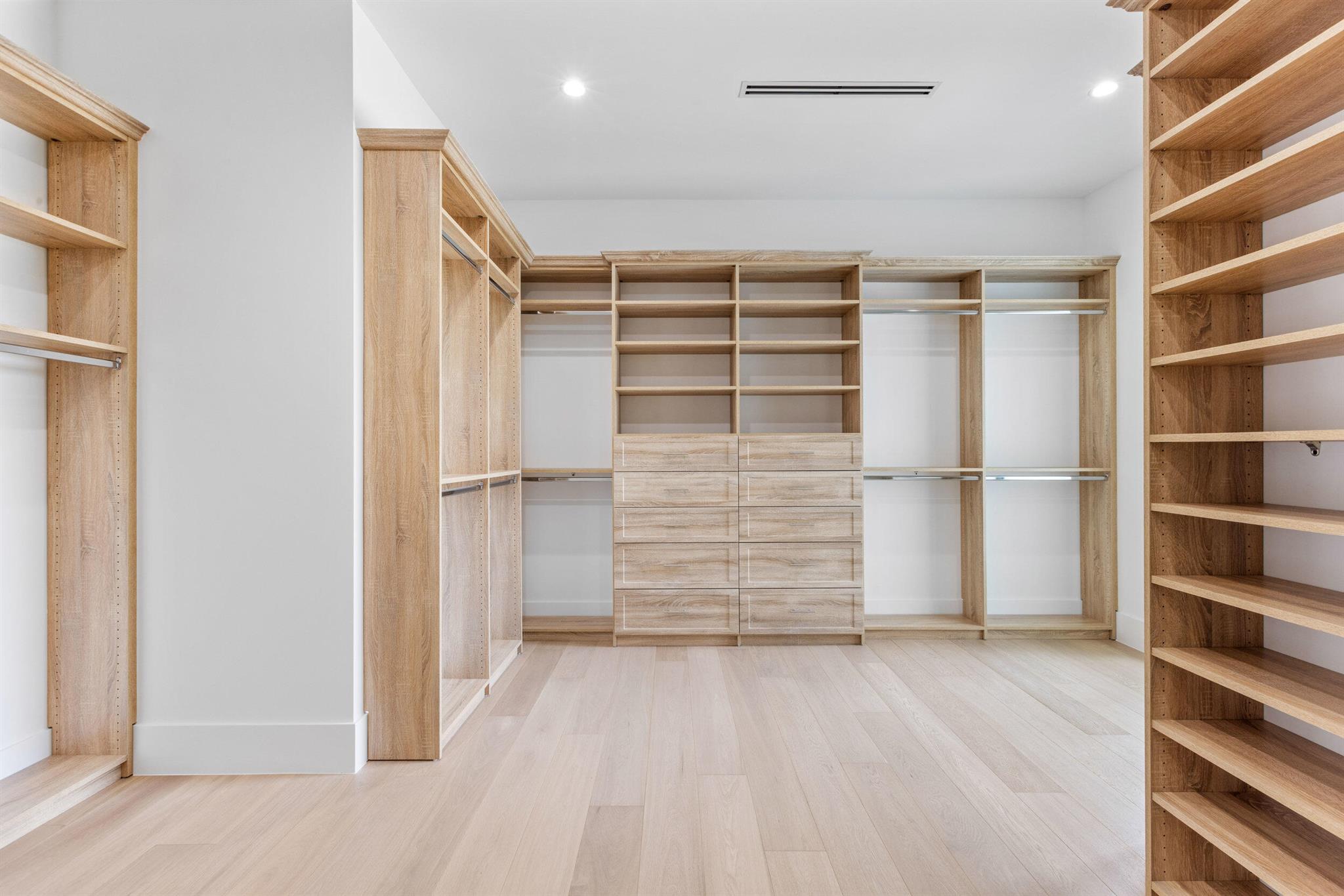 RIVERSIDE ON THE LOXAHATC - Residential