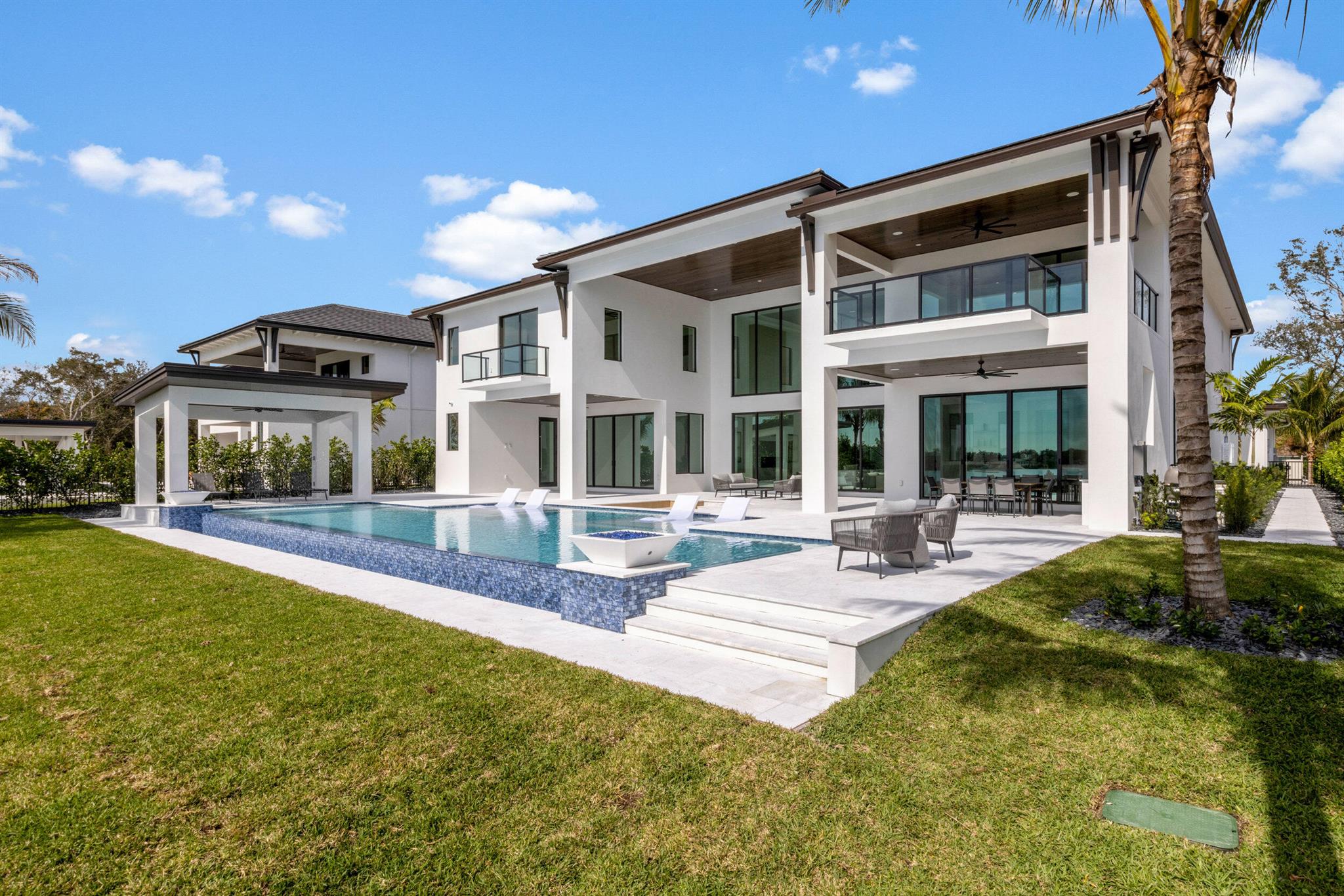 RIVERSIDE ON THE LOXAHATC - Residential