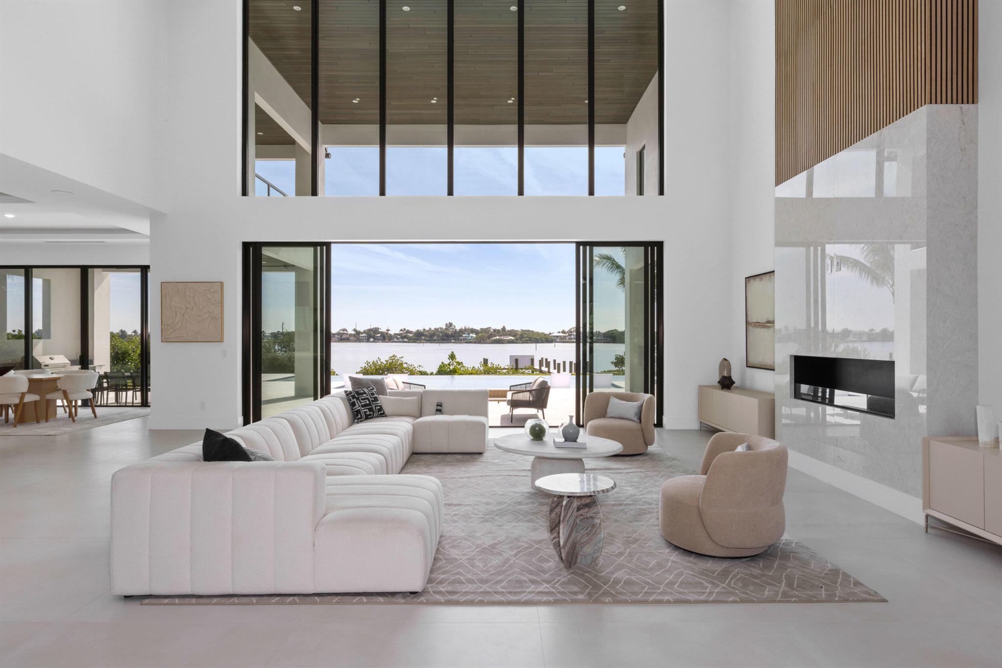 RIVERSIDE ON THE LOXAHATC - Residential