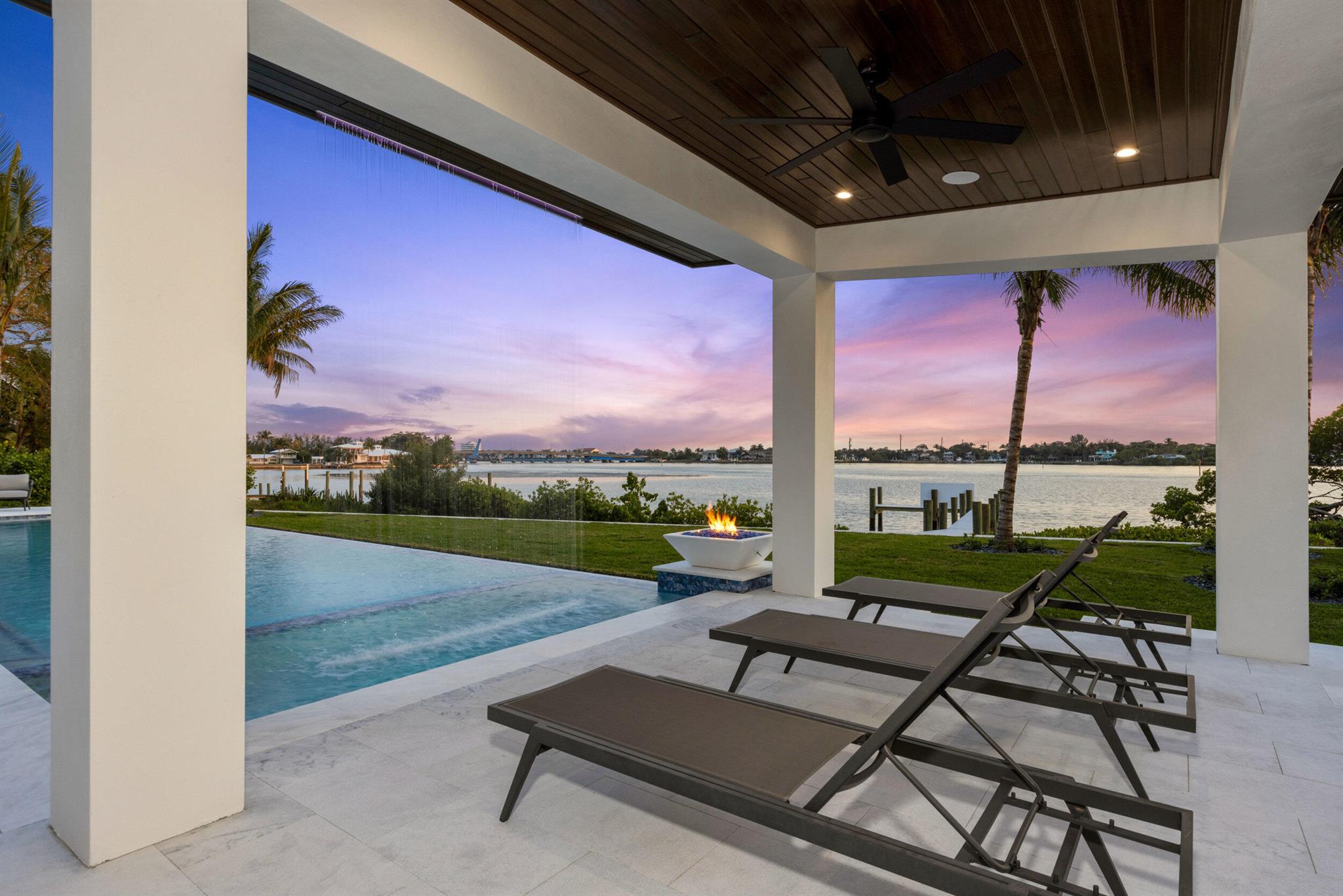 RIVERSIDE ON THE LOXAHATC - Residential