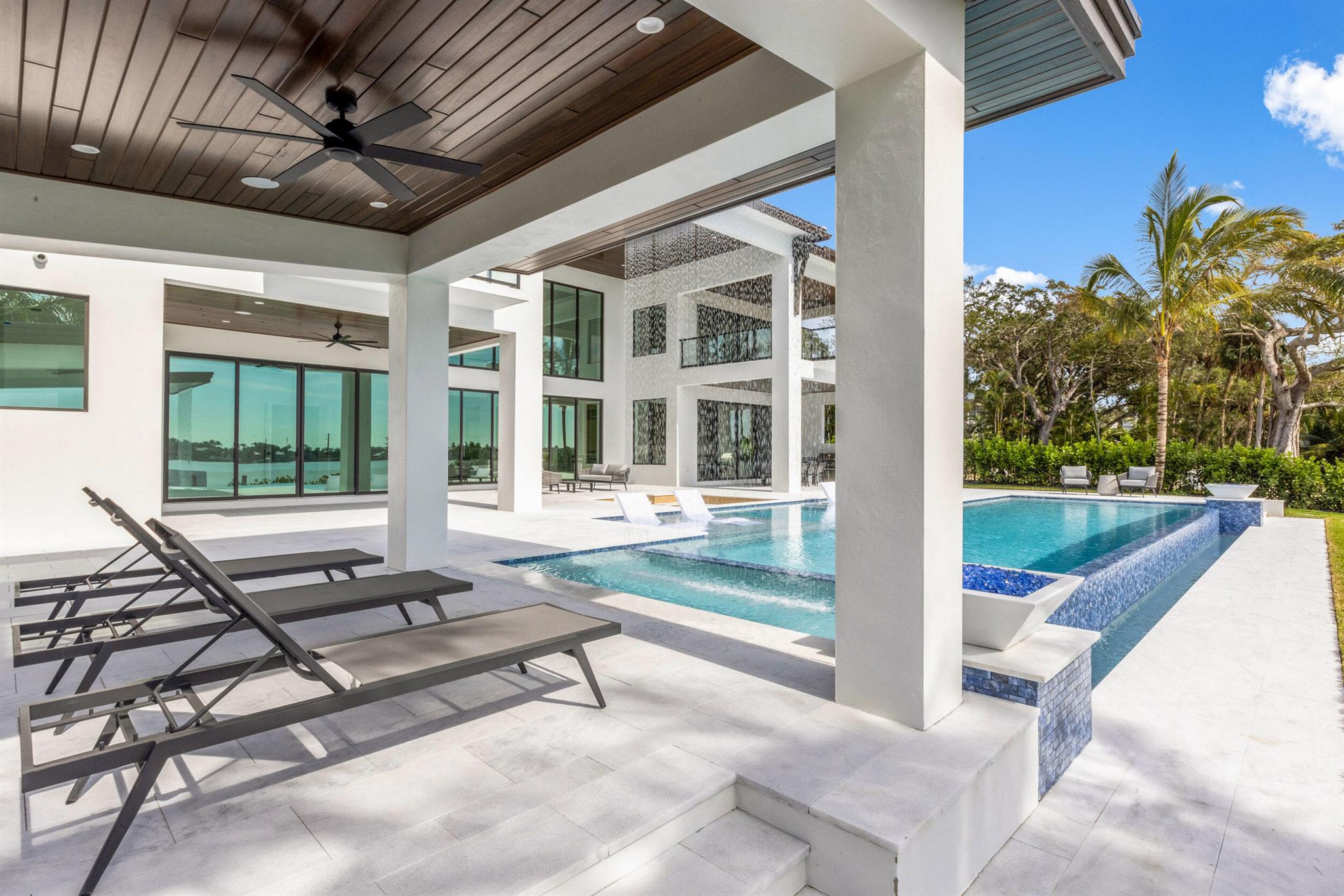 RIVERSIDE ON THE LOXAHATC - Residential