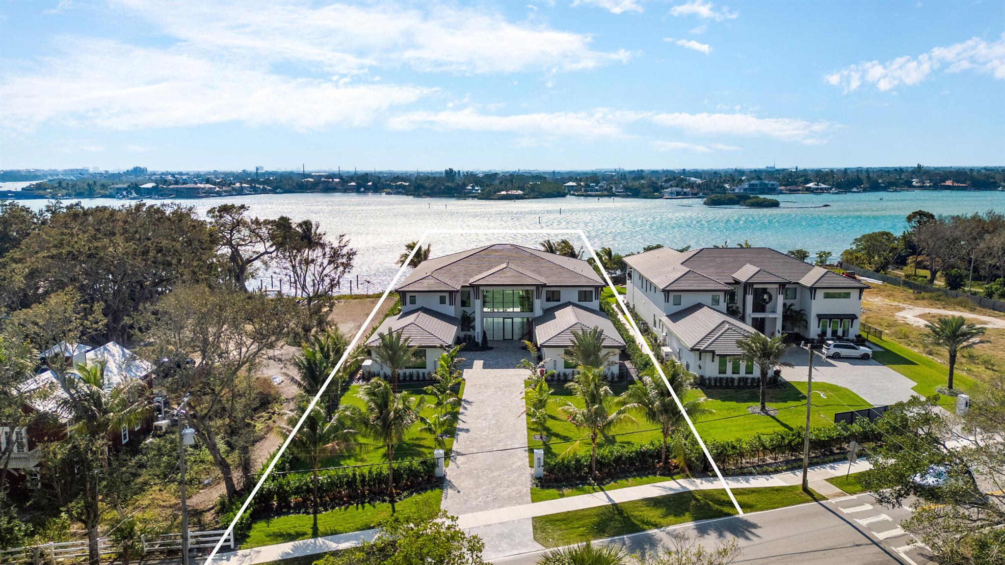 RIVERSIDE ON THE LOXAHATC - Residential