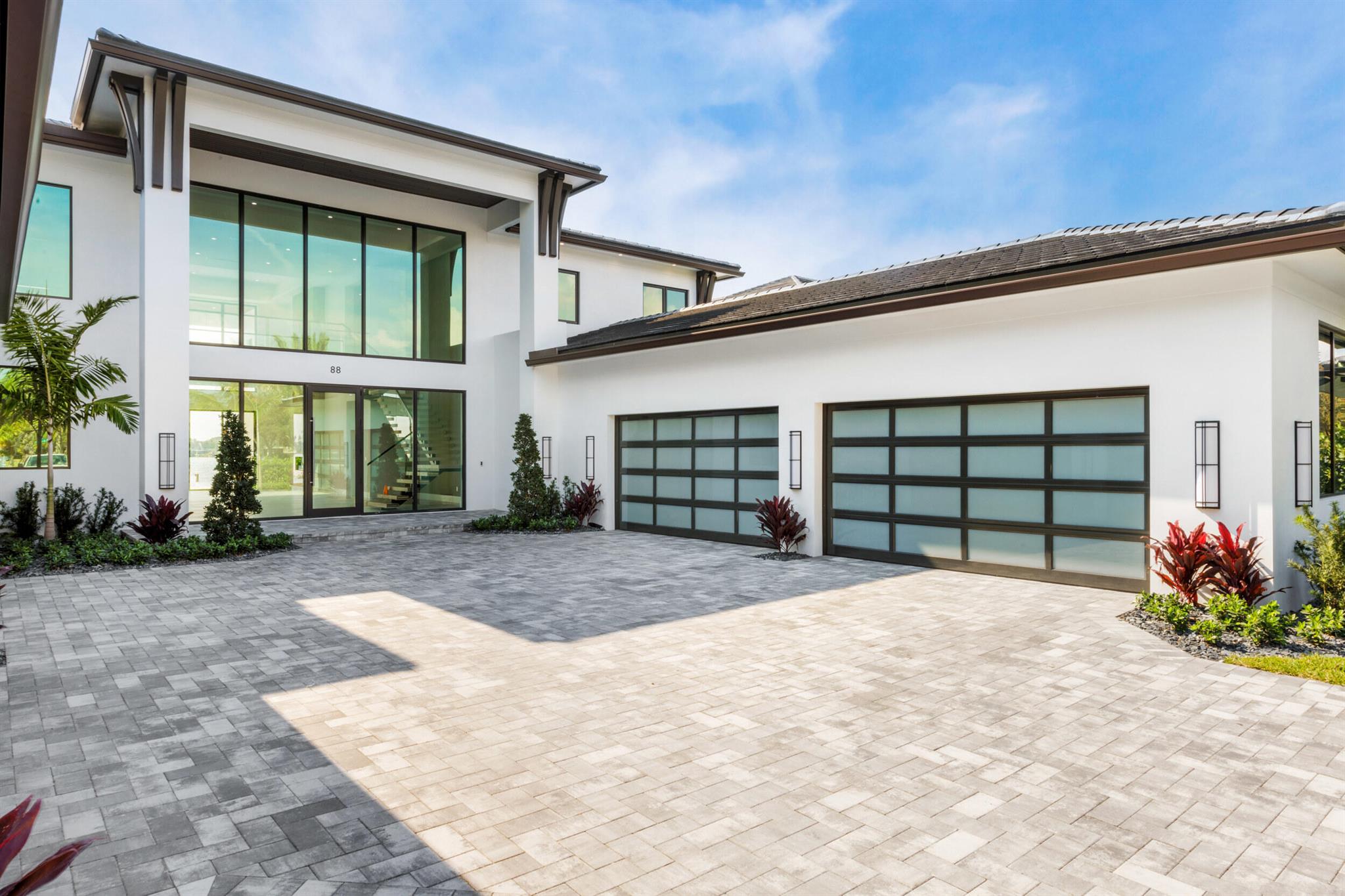 88 W Riverside Drive