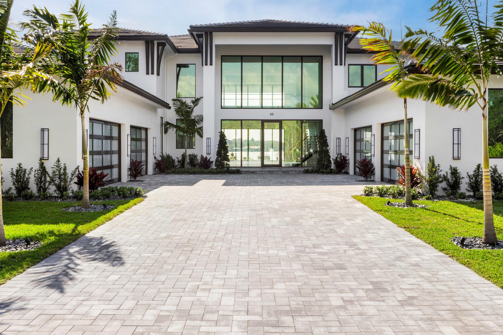 88 W Riverside Drive