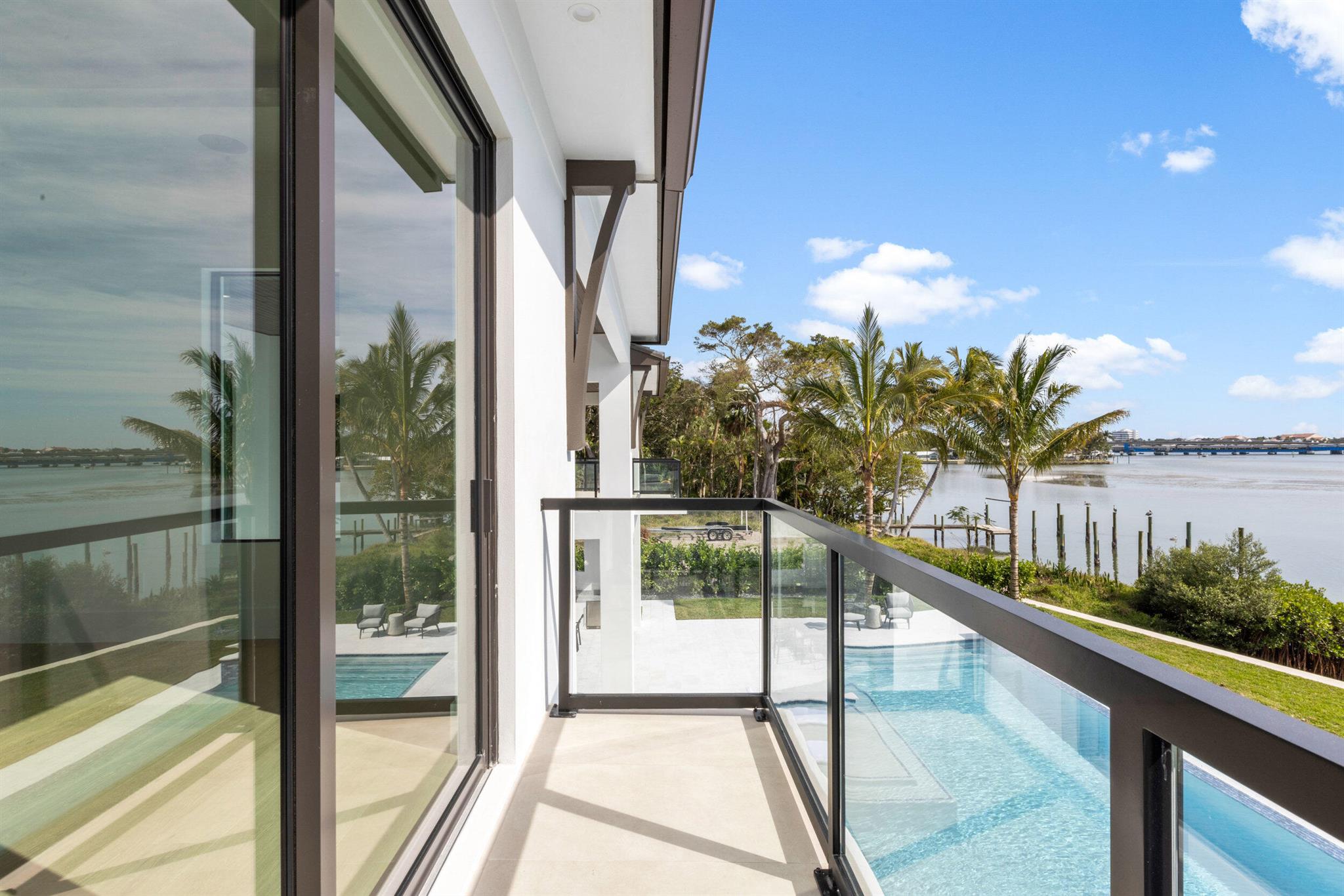 RIVERSIDE ON THE LOXAHATC - Residential