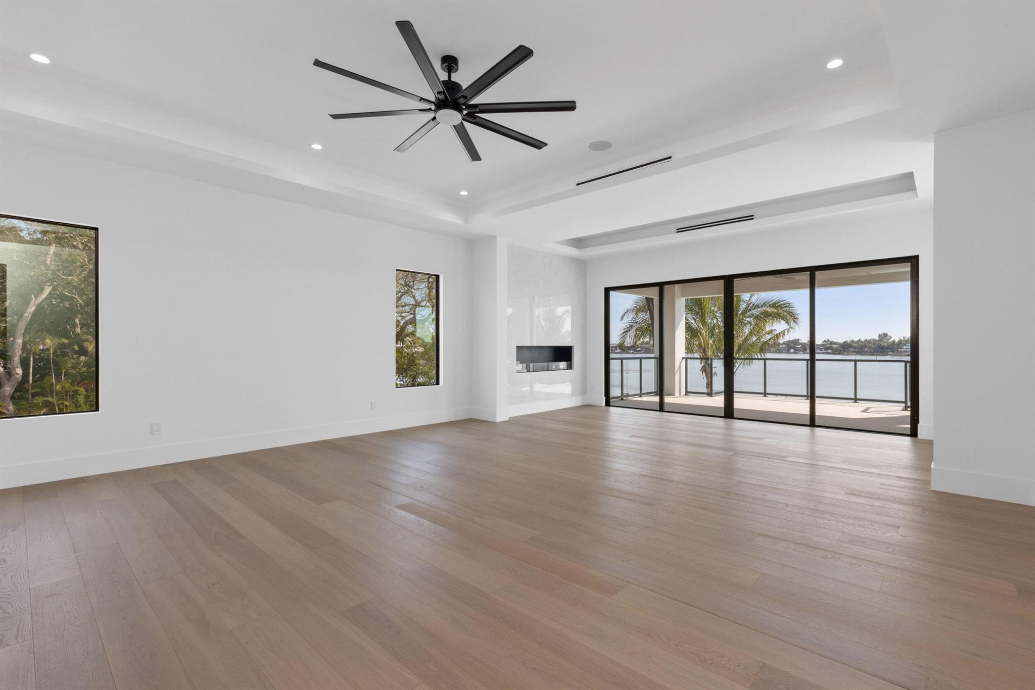 RIVERSIDE ON THE LOXAHATC - Residential