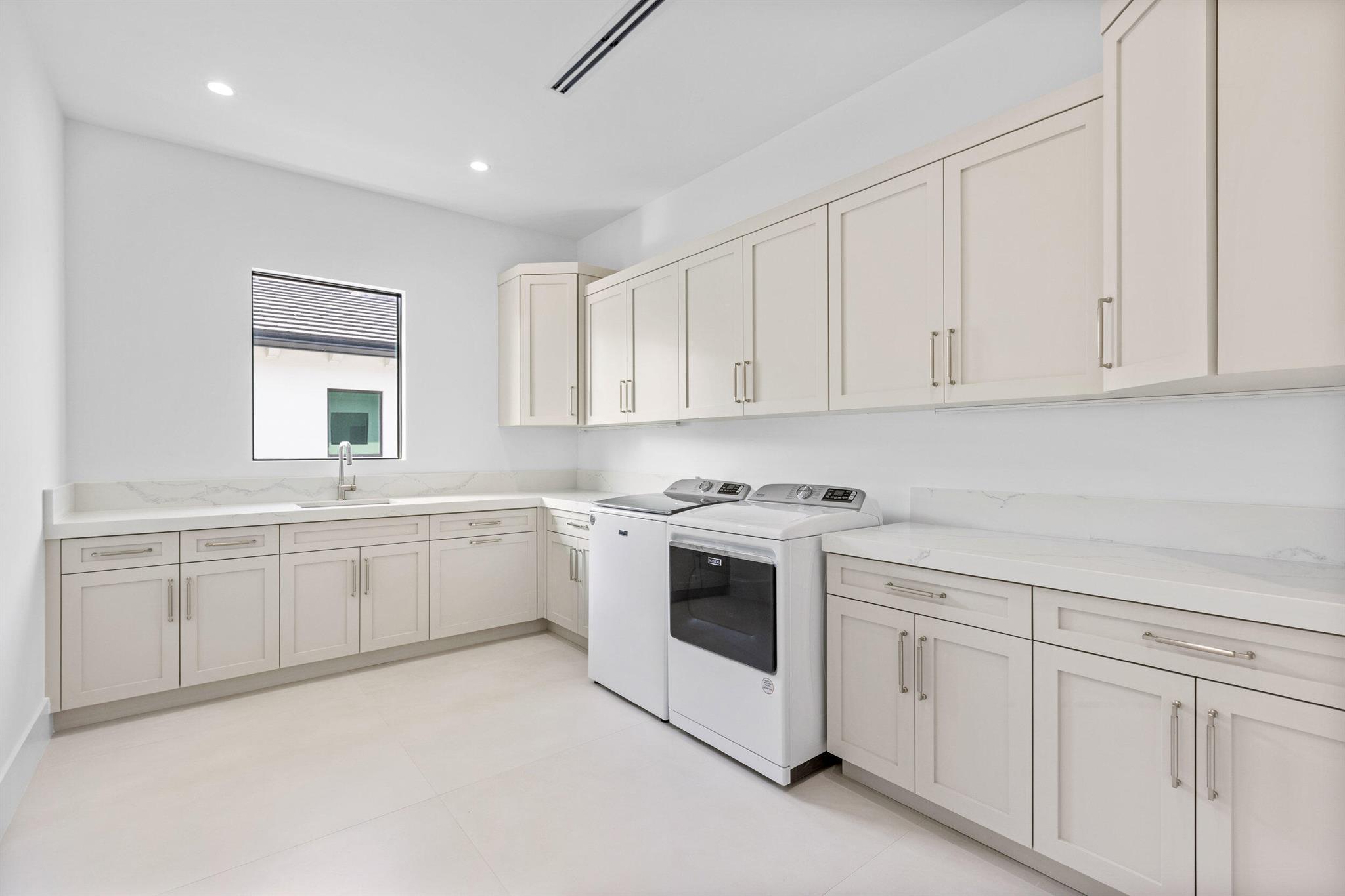 RIVERSIDE ON THE LOXAHATC - Residential