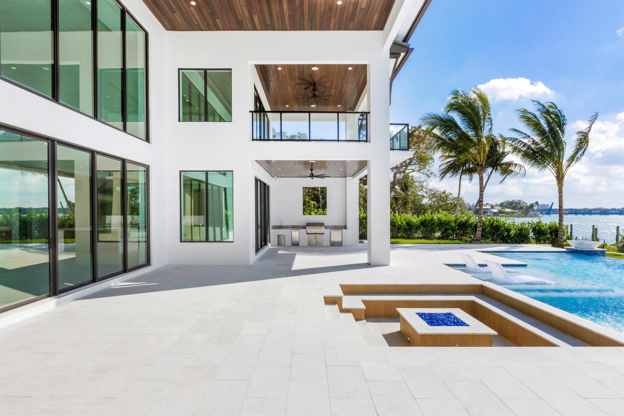 RIVERSIDE ON THE LOXAHATC - Residential