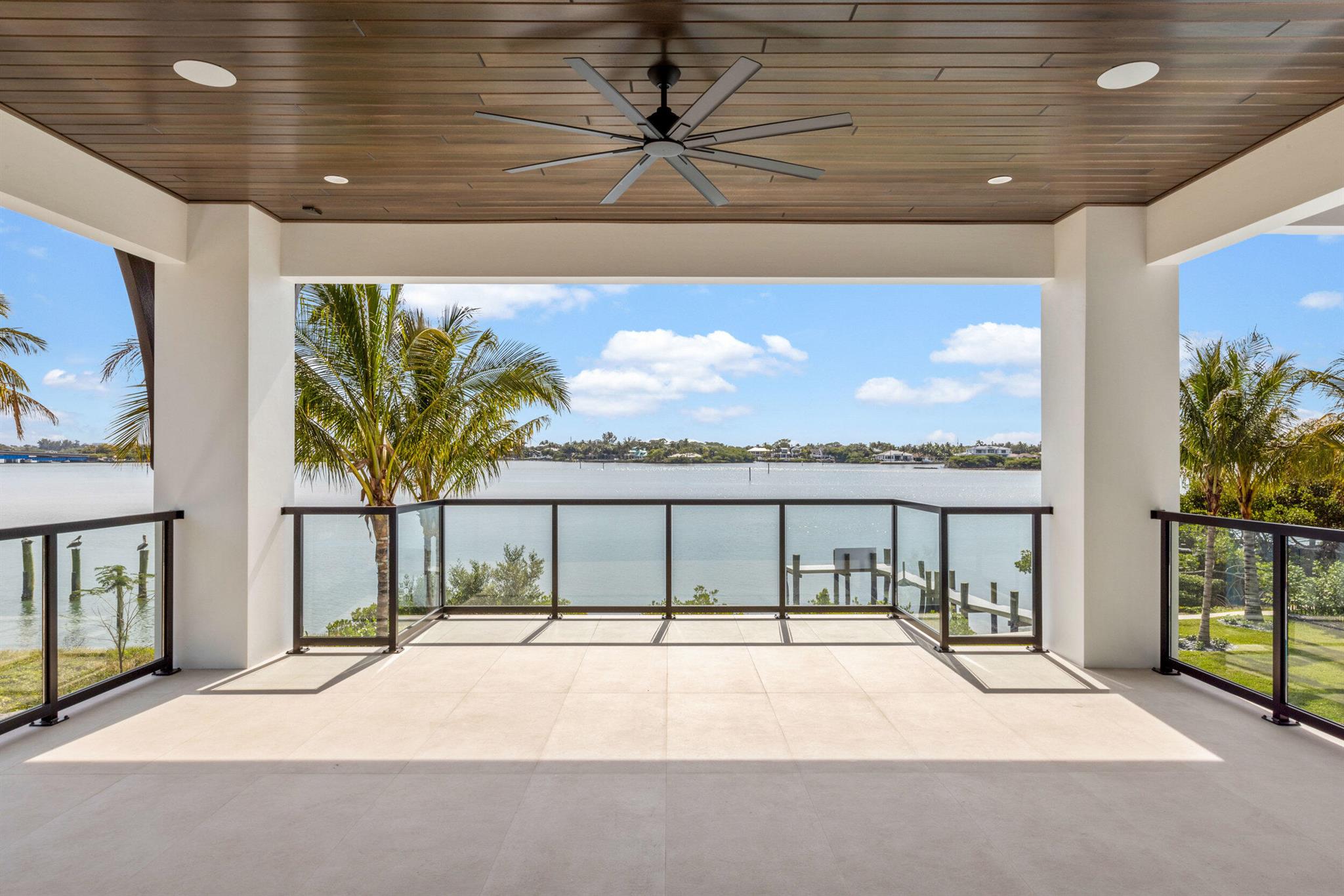 RIVERSIDE ON THE LOXAHATC - Residential