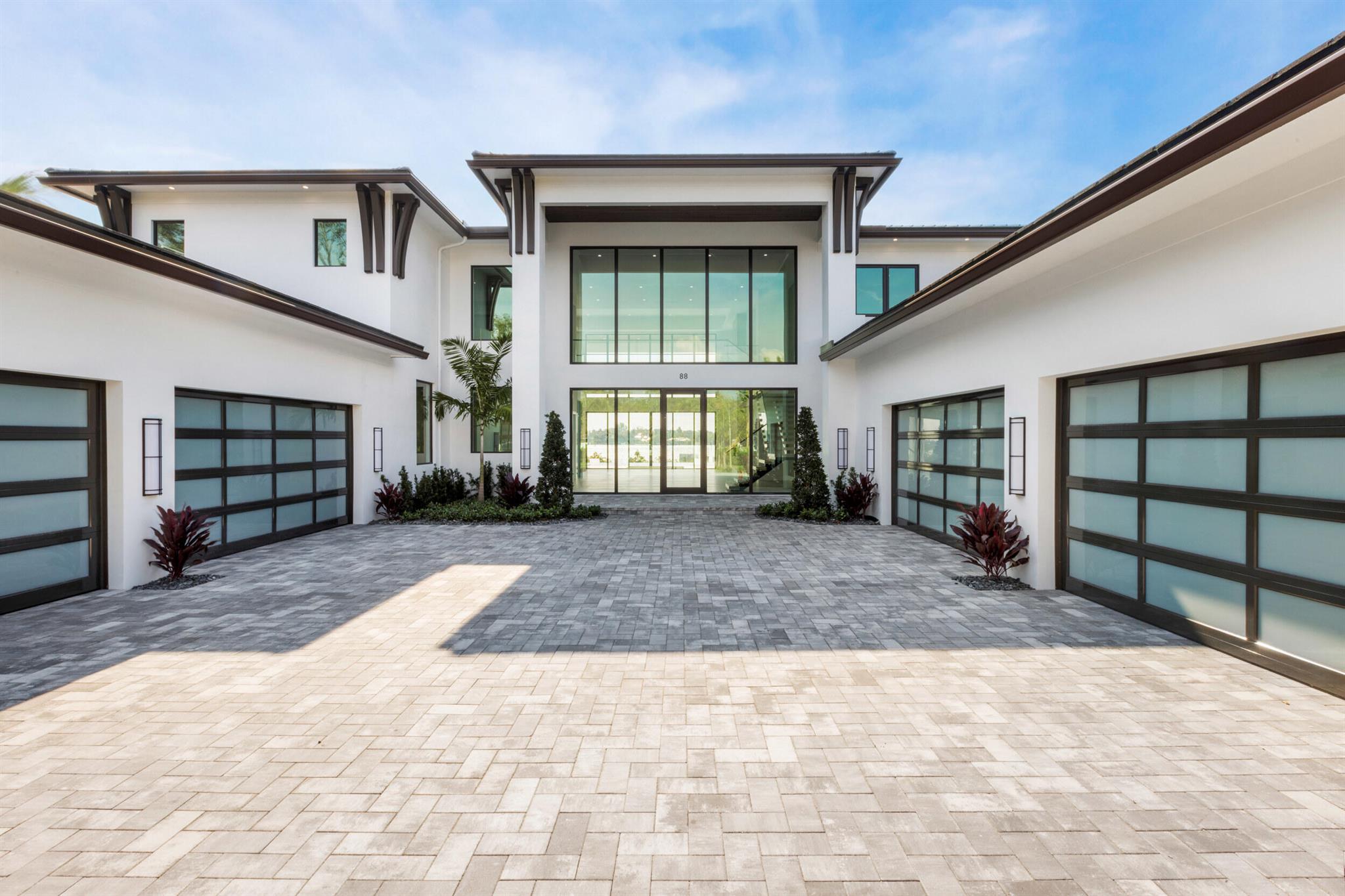 88 W Riverside Drive