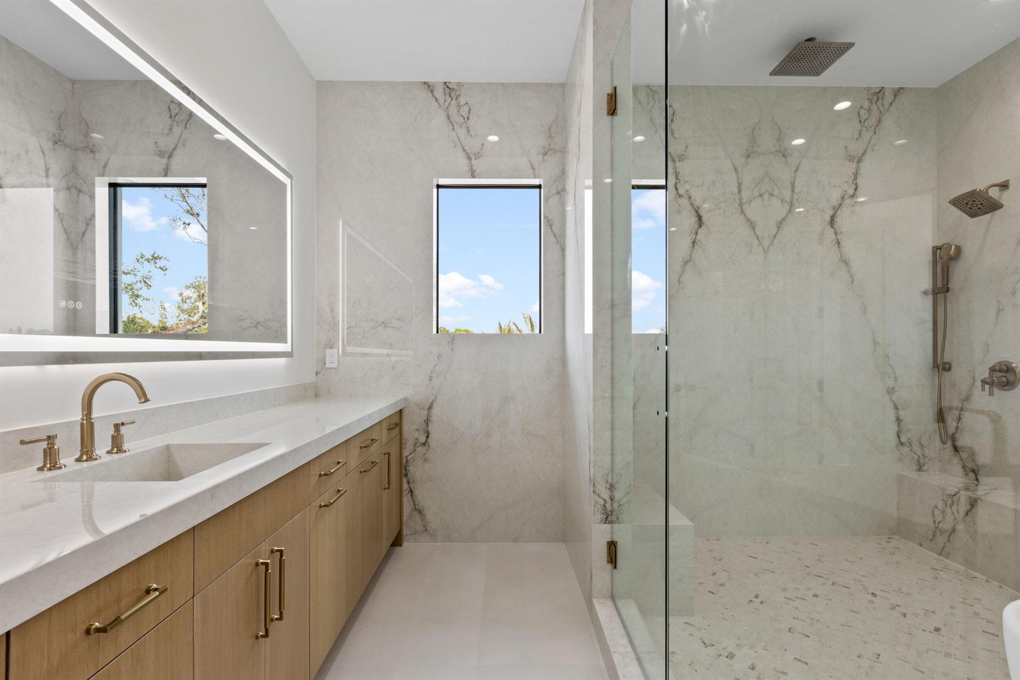 RIVERSIDE ON THE LOXAHATC - Residential