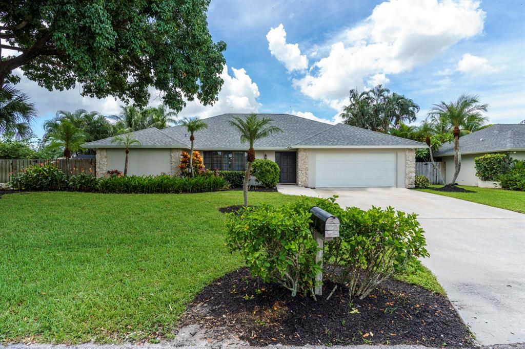 Photo of 4142 Cottonwood Avenue Ave, Palm Beach Gardens, FL 33410 (MLS # R10739643)