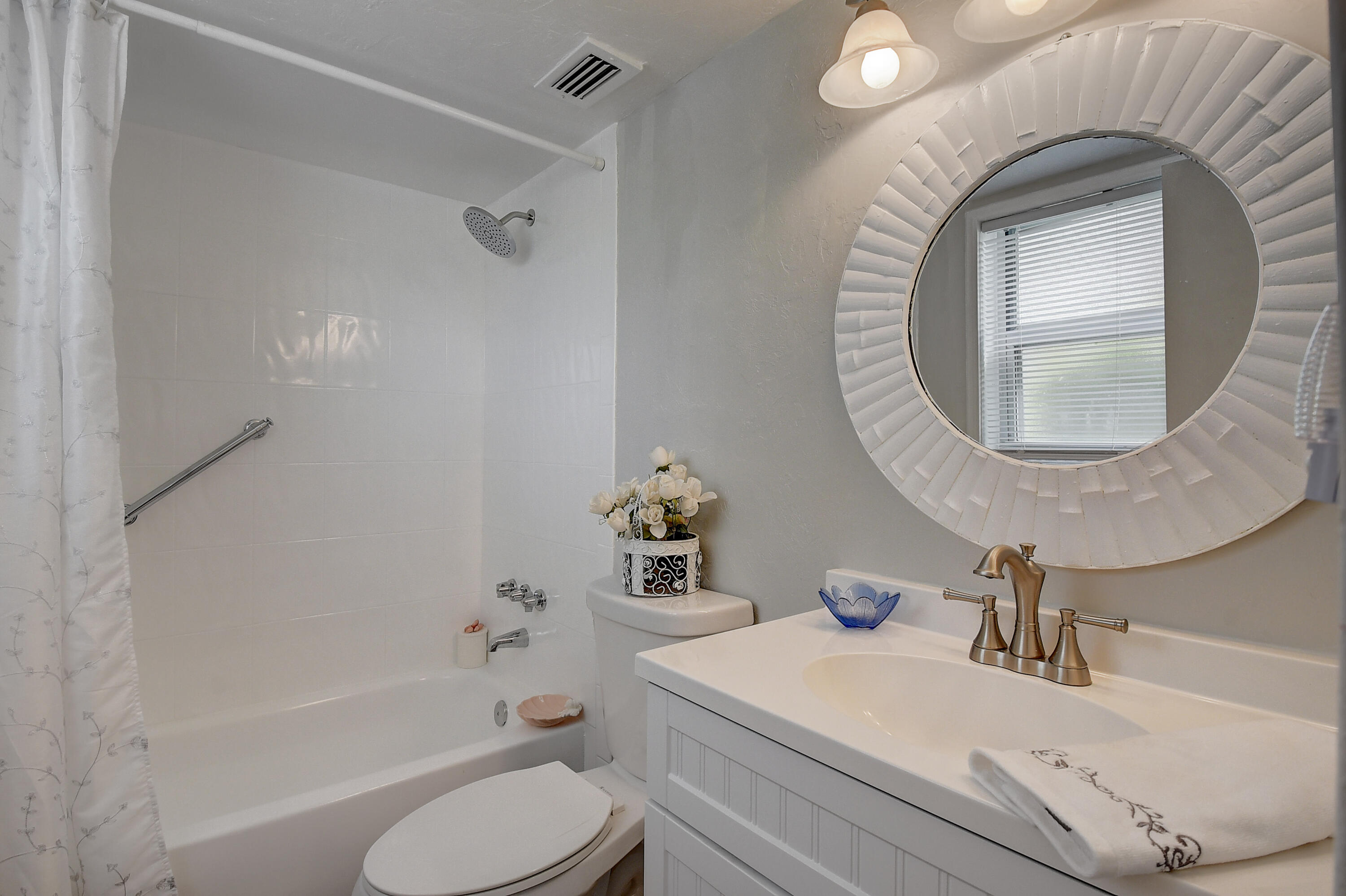 VILLAGES OF ORIOLE ABBEY CONDO - Residential