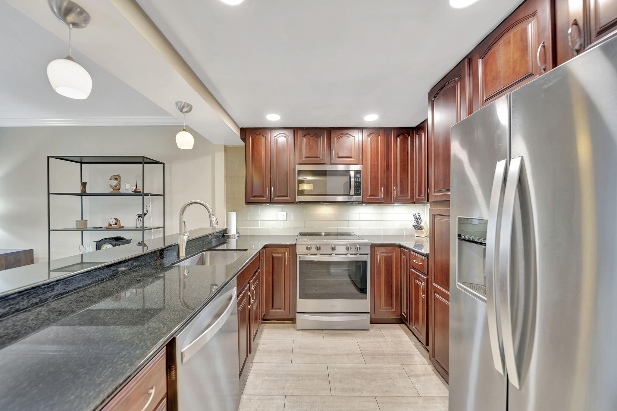 RIVER MANOR CONDO - Residential