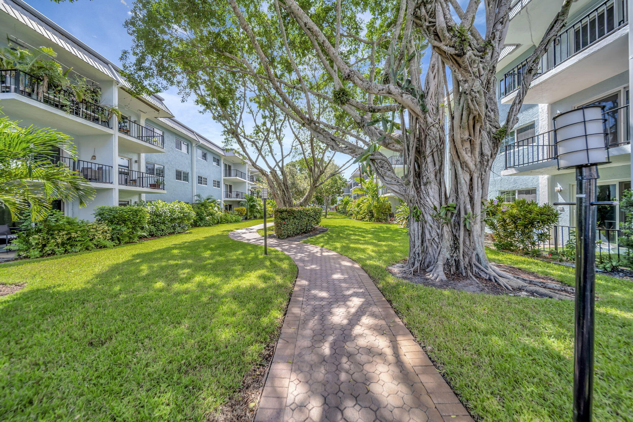 RIVER MANOR CONDO - Residential