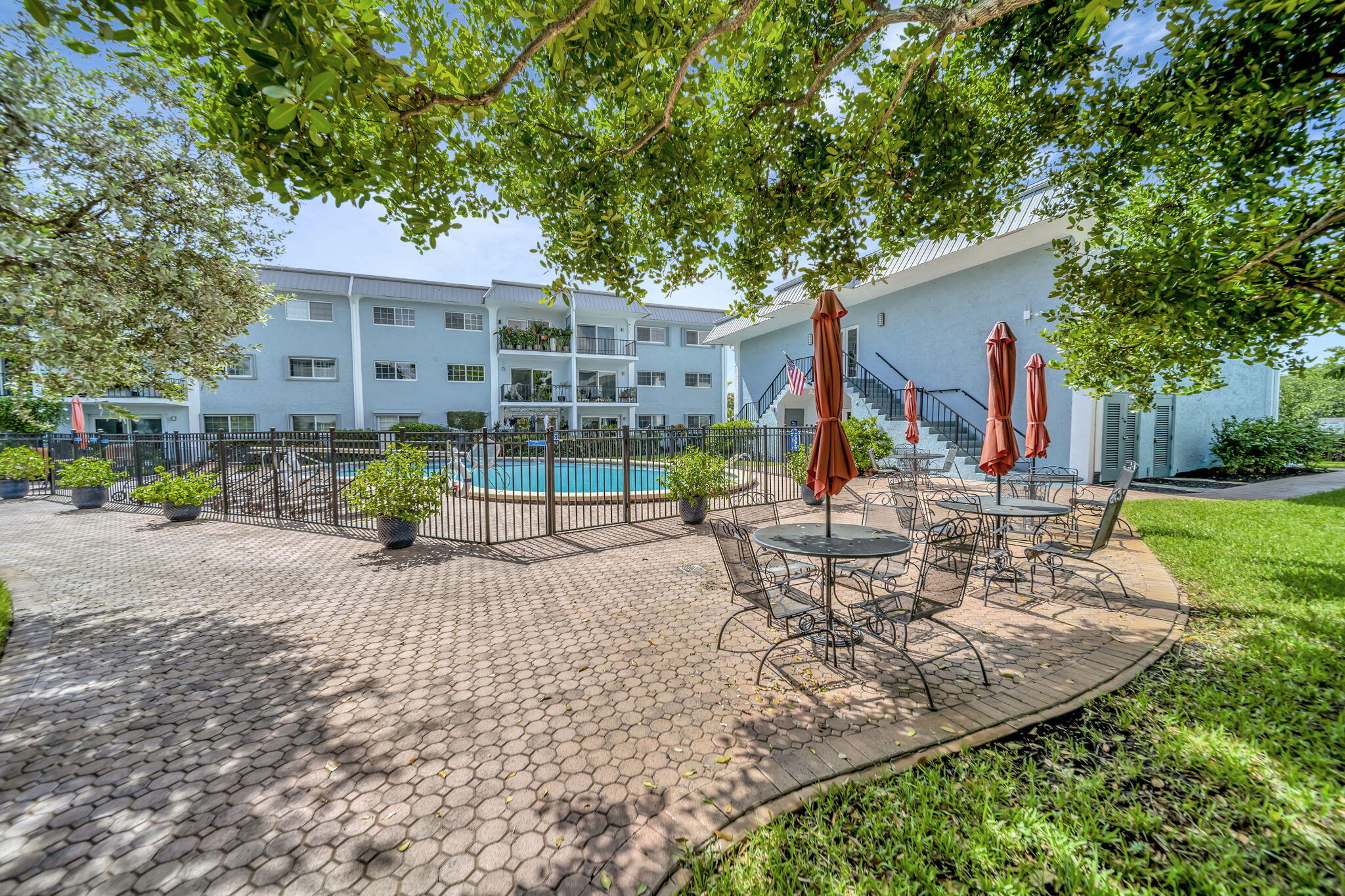 RIVER MANOR CONDO - Residential