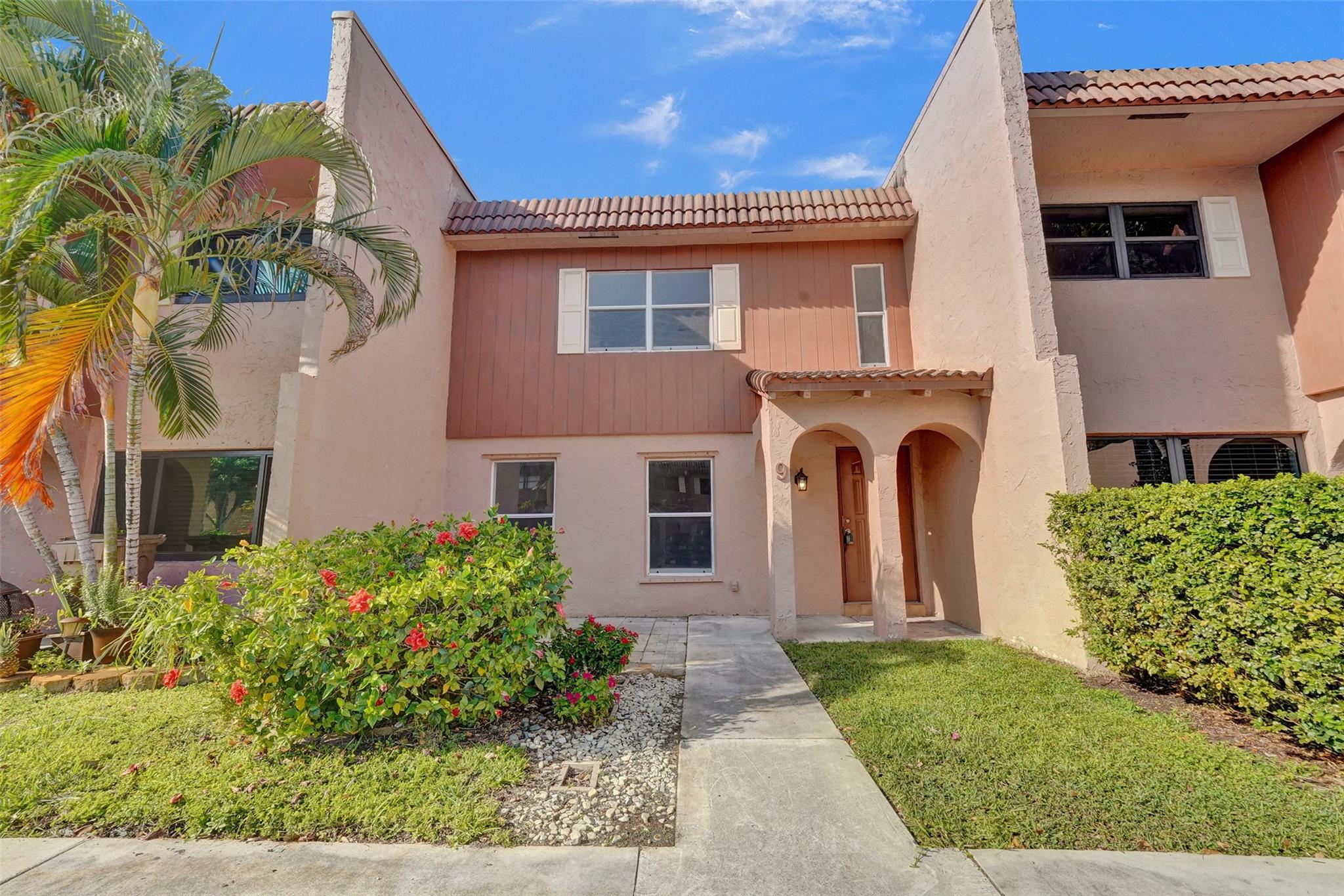 9 Madrid Ln