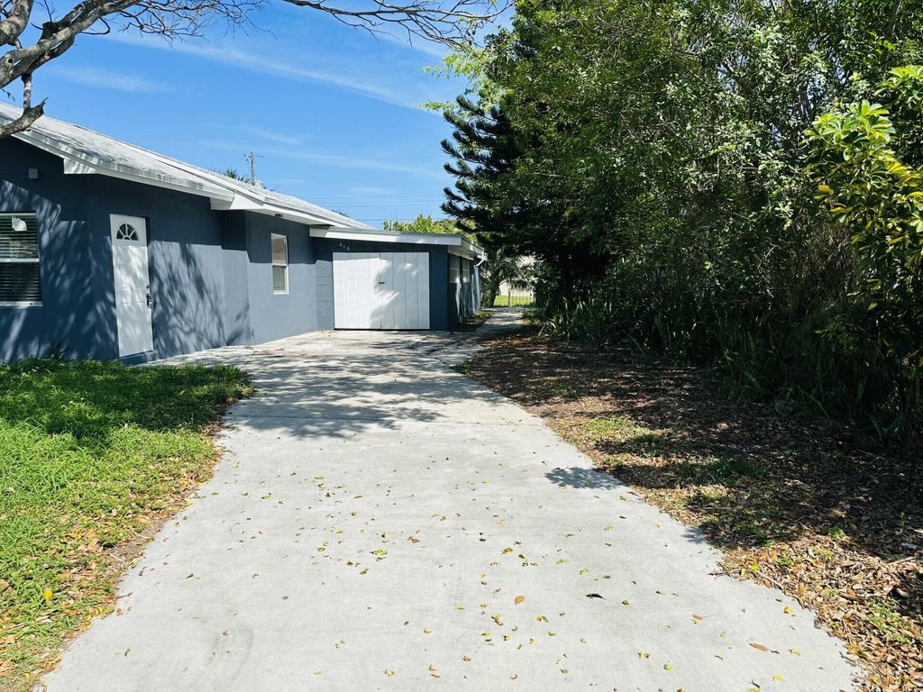 Photo of 410 N E Street, Lake Worth Beach, FL 33460 (MLS # R10967374)