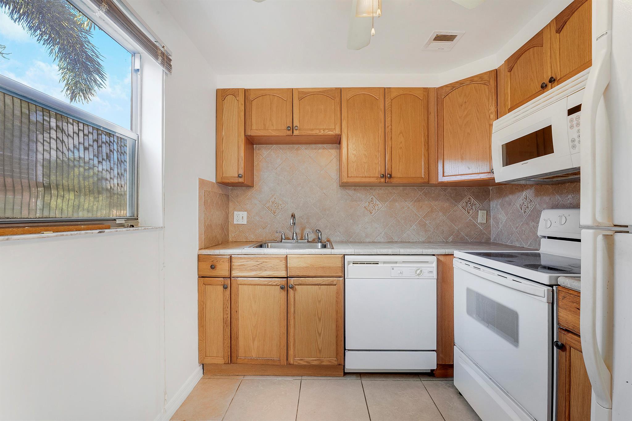 KINGS POINT SAXONY CONDOS - Residential