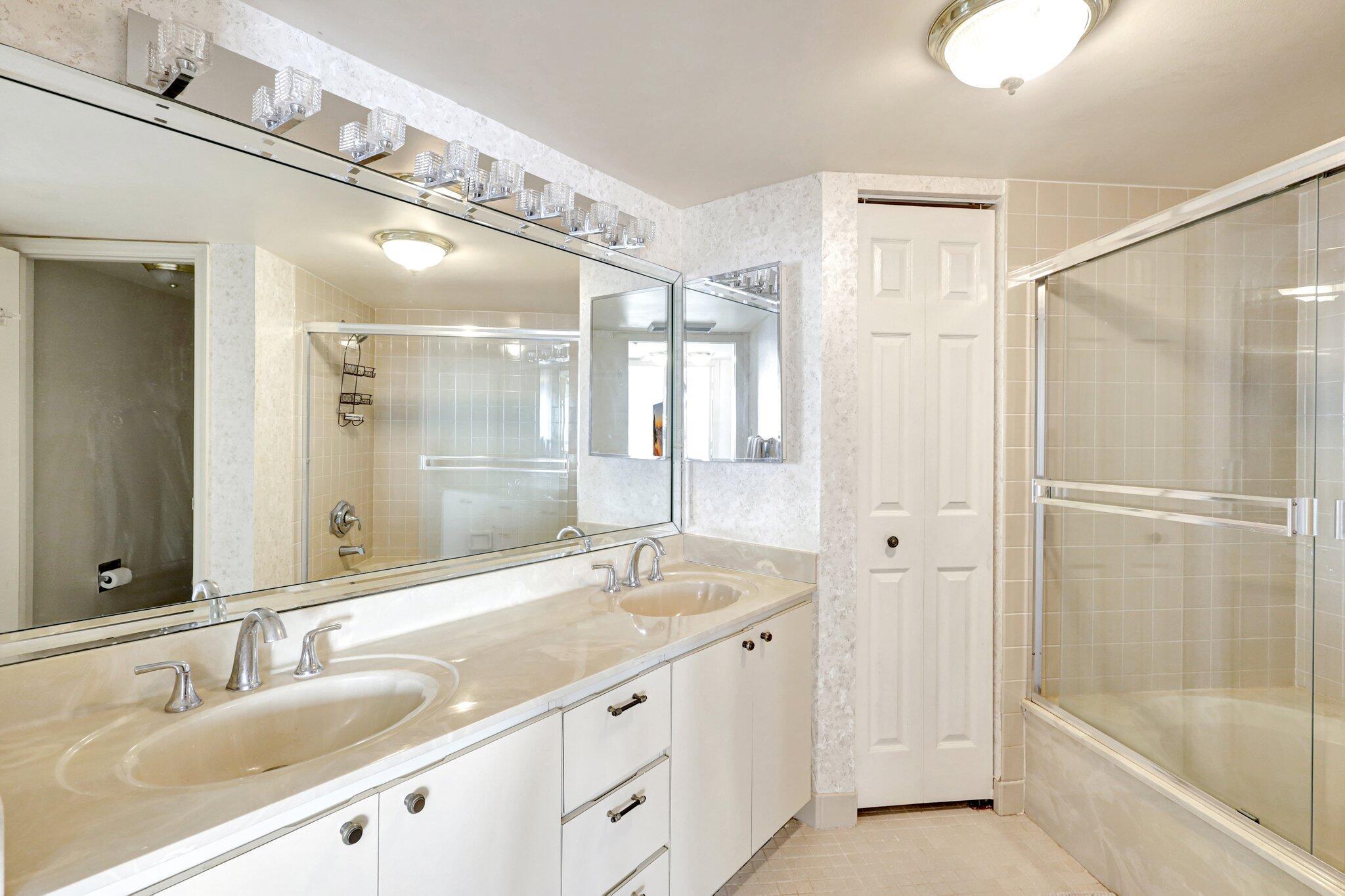 ISLANDIA II CONDOMINIUM - Residential Lease