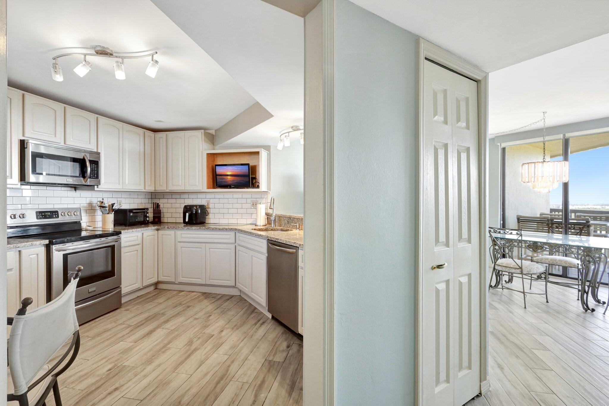 ISLANDIA II CONDOMINIUM - Residential Lease