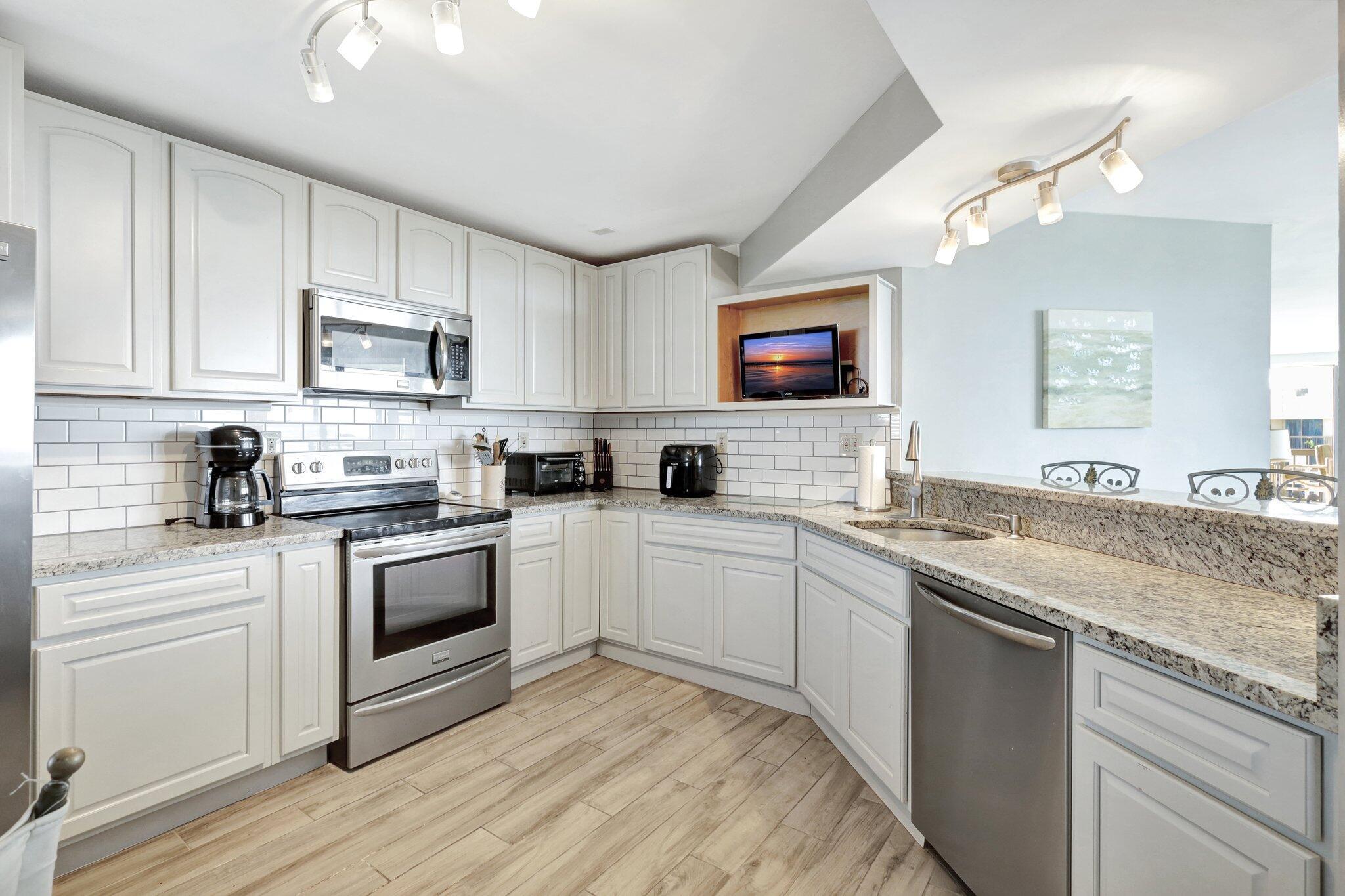 ISLANDIA II CONDOMINIUM - Residential Lease