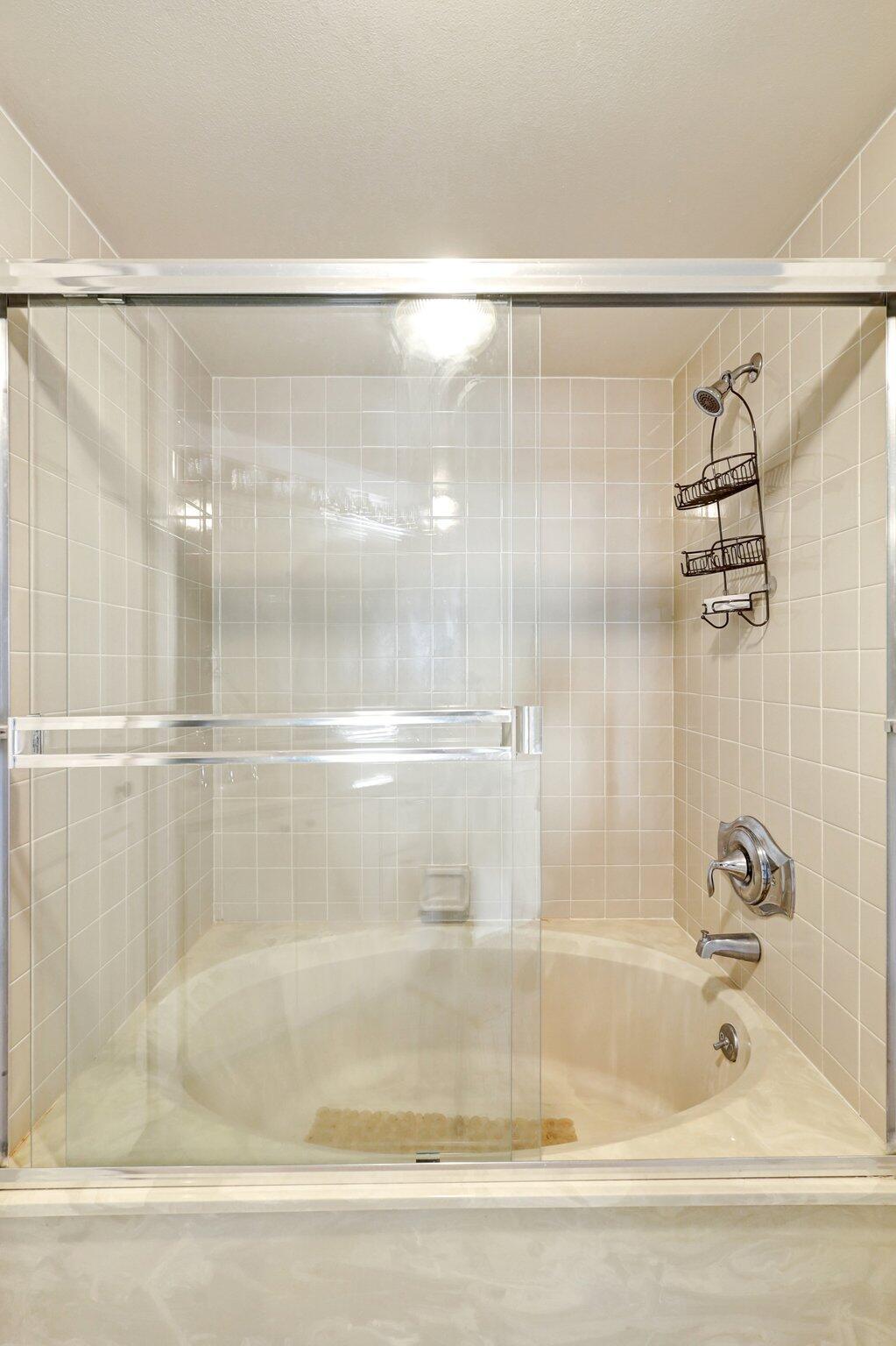 ISLANDIA II CONDOMINIUM - Residential Lease