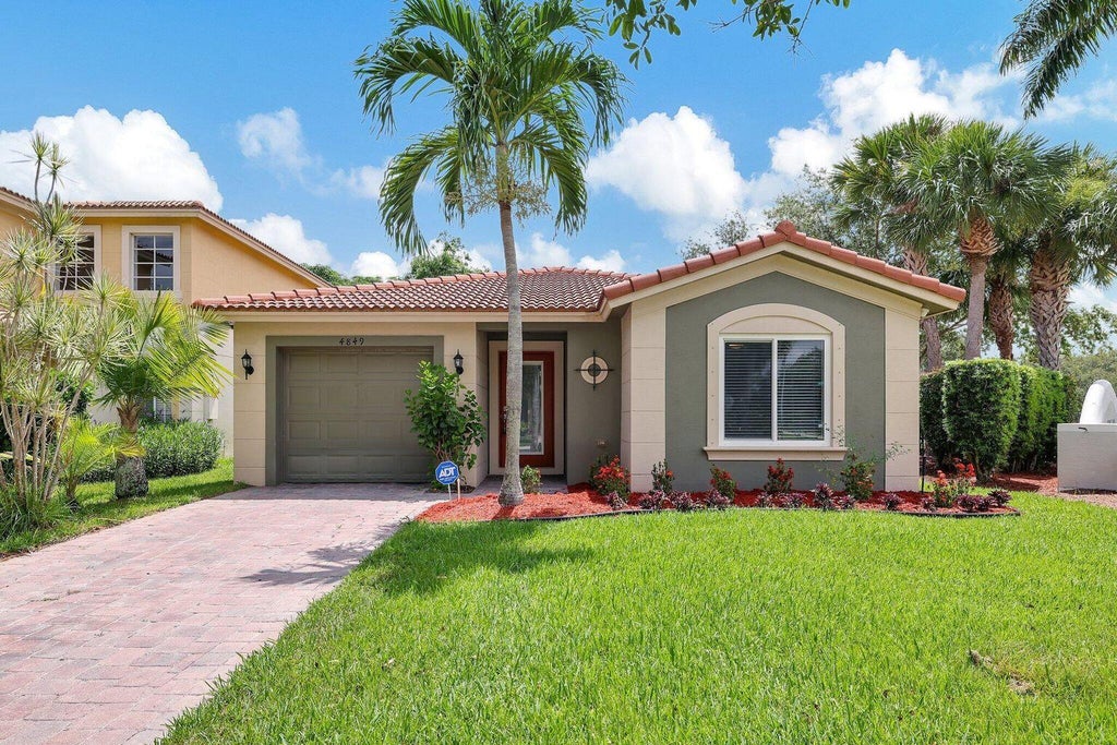 Photo of 4849 SE GRAHAM Drive, Stuart, FL 34997 (MLS # B26058910)