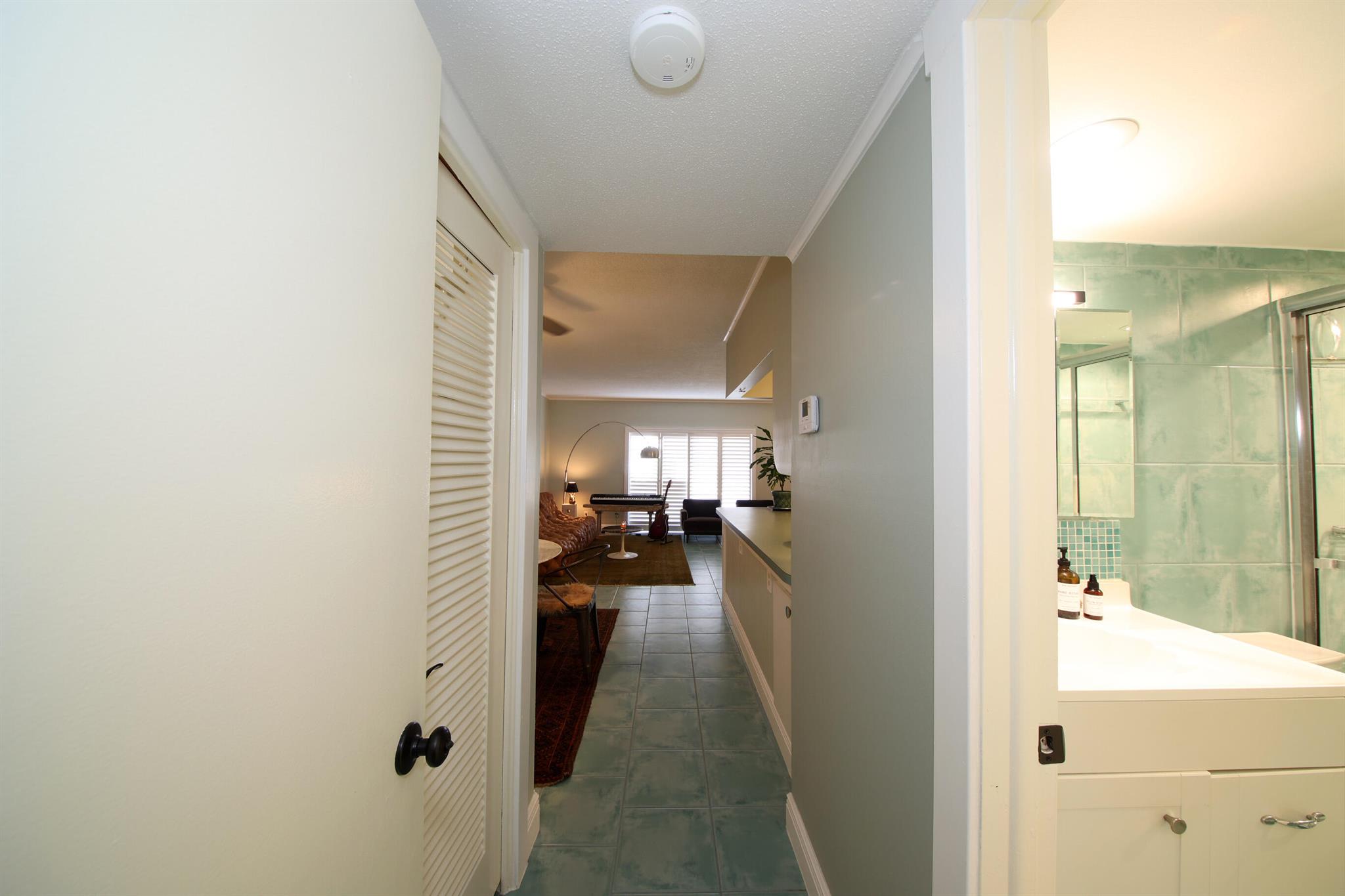 SOUTH PALM BEACH VILLAS C - Residential