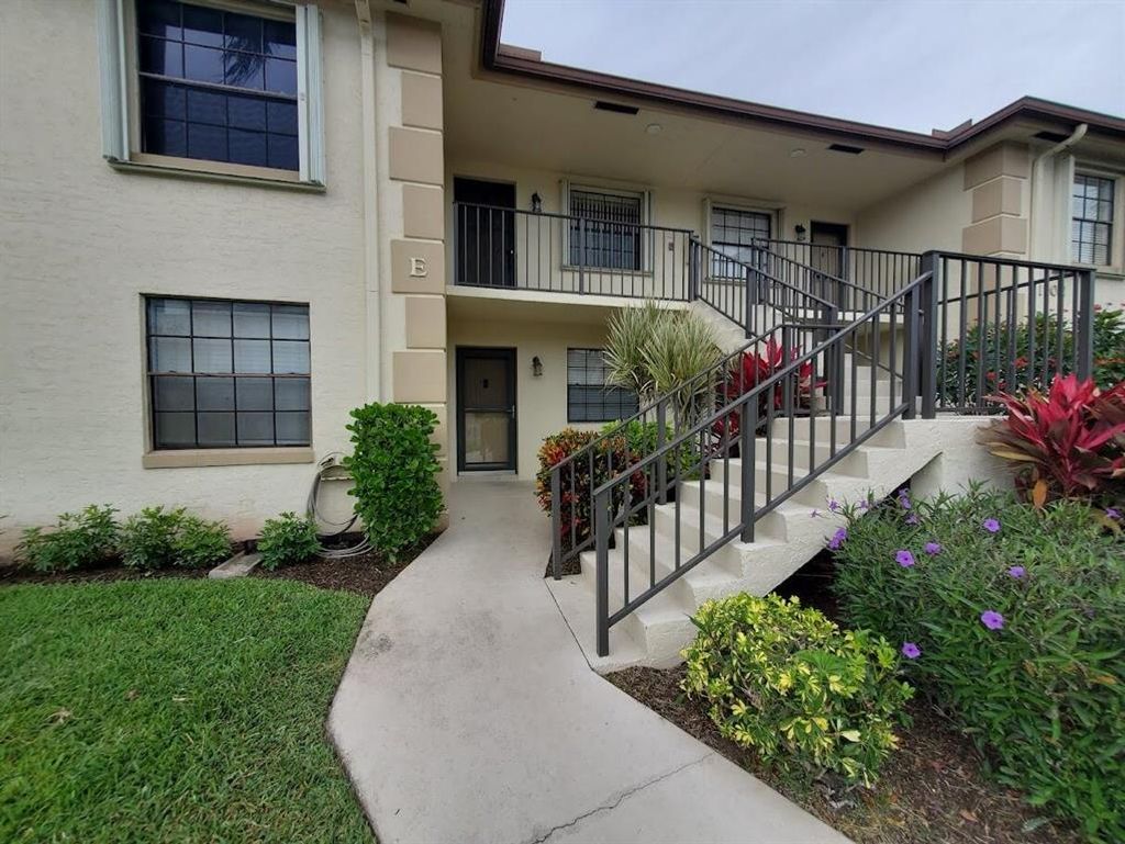 Photo of 1101 Pinecrest Circle #E, Jupiter, FL 33458 (MLS # R10874385)