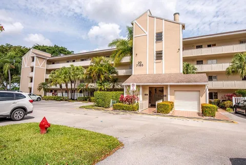 7185 Huntington Lane Unit 202, Delray Beach, FL MLS: R11074786