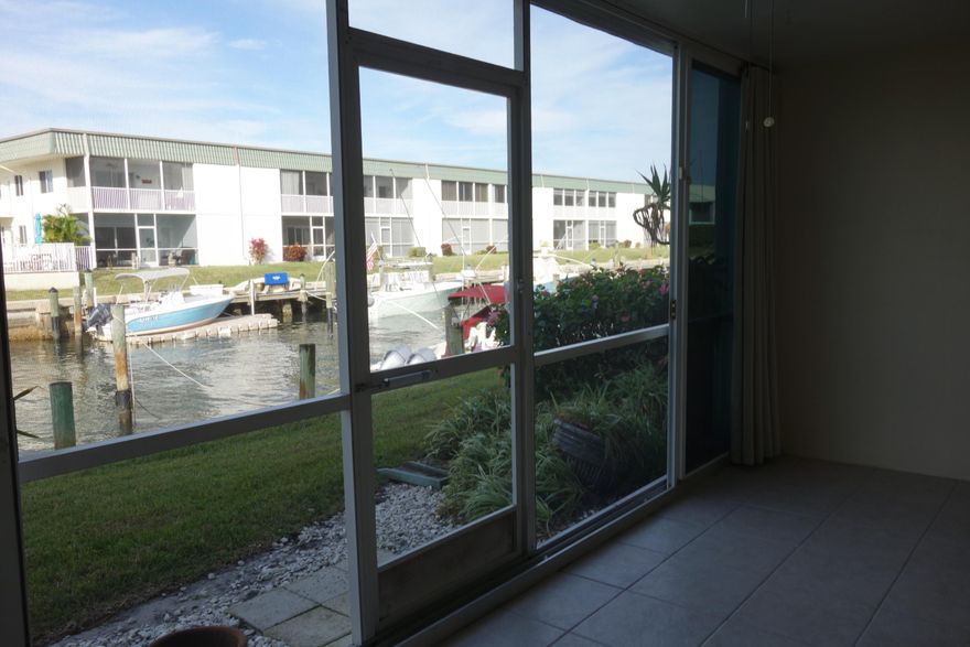 2 bedroom 2 bathroom on the water ready for your enjoyment