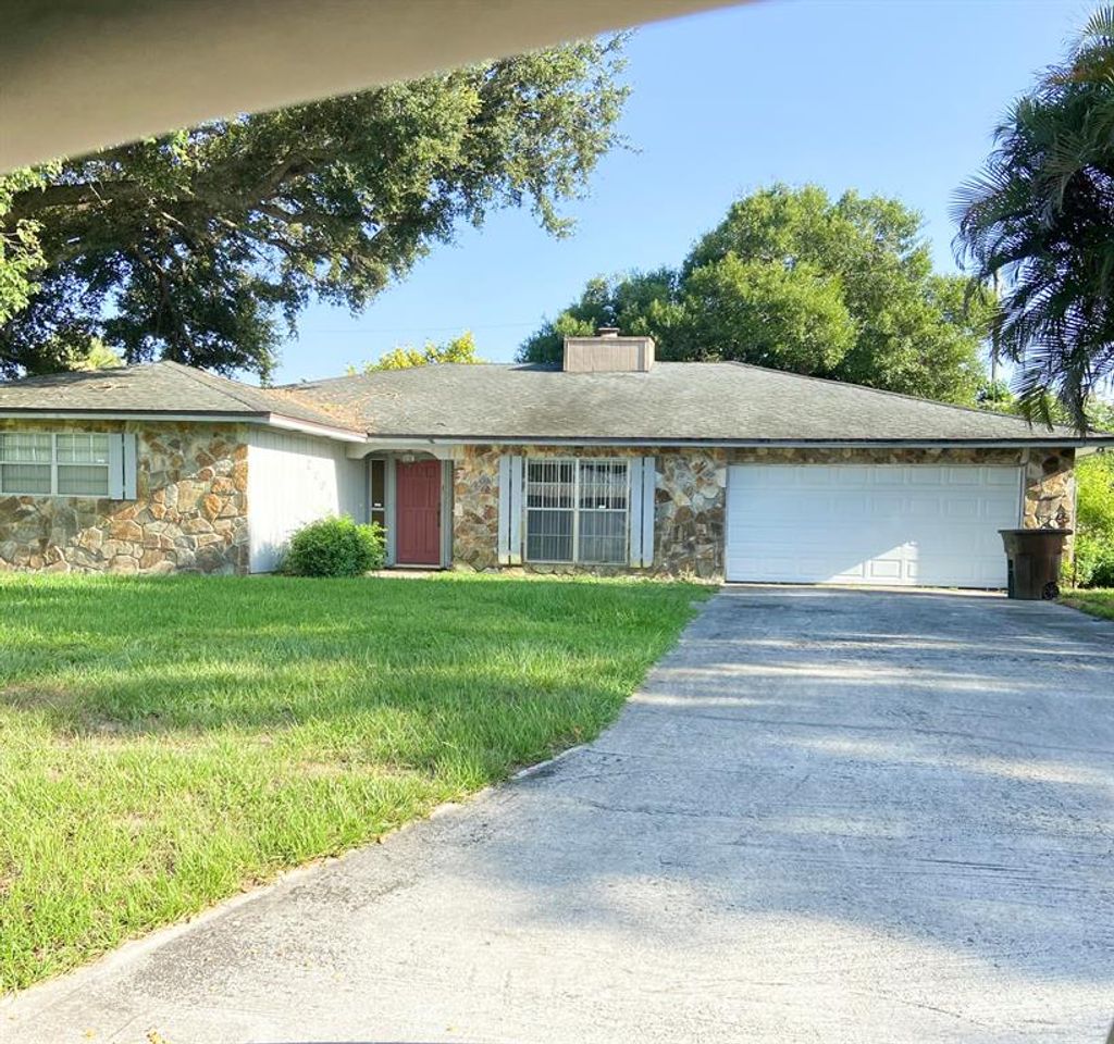 Photo of 2003 E Esplanade Avenue N, Fort Pierce, FL 34950 (MLS # R10735508)