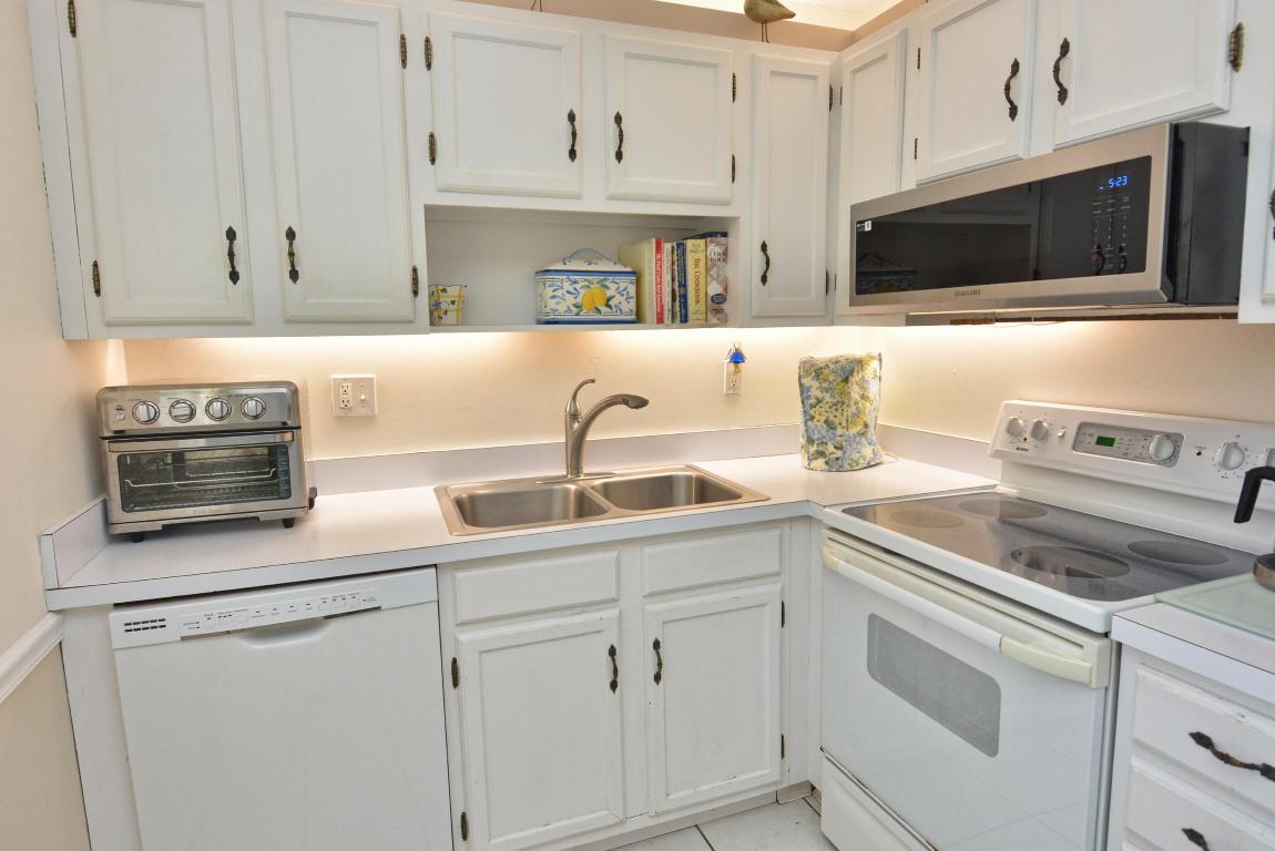 VISTA DEL LAGO CONDO - Residential