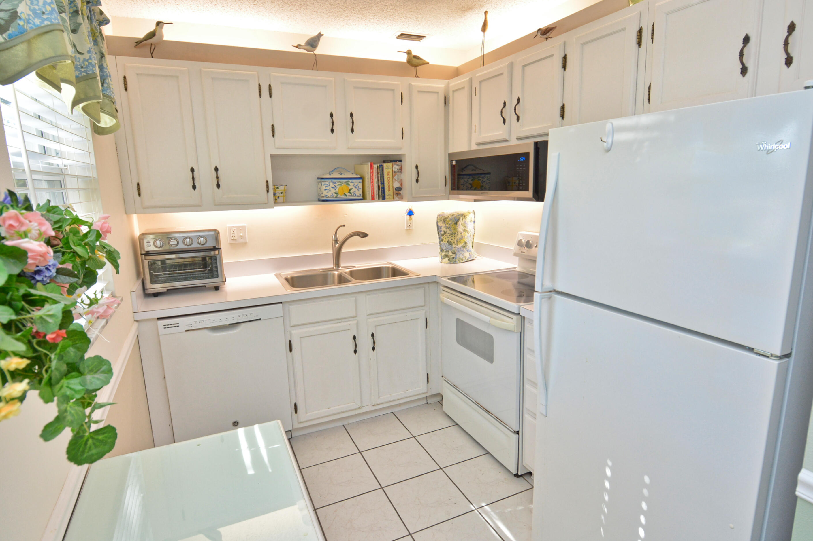 VISTA DEL LAGO CONDO - Residential