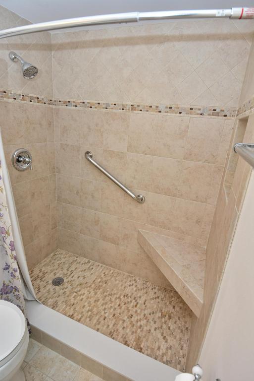 VISTA DEL LAGO CONDO - Residential