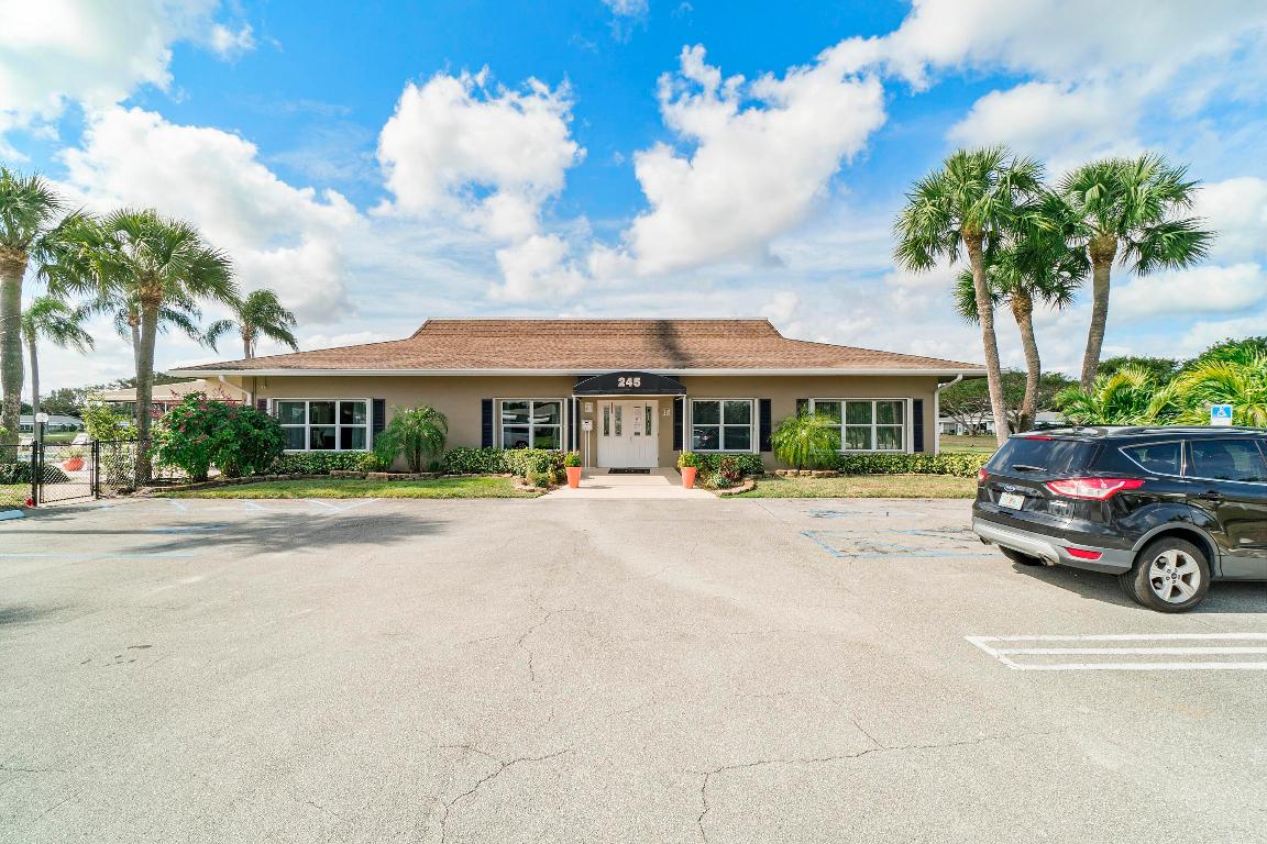 HIGH POINT OF DELRAY BEACH CONDO SEC I - Residential
